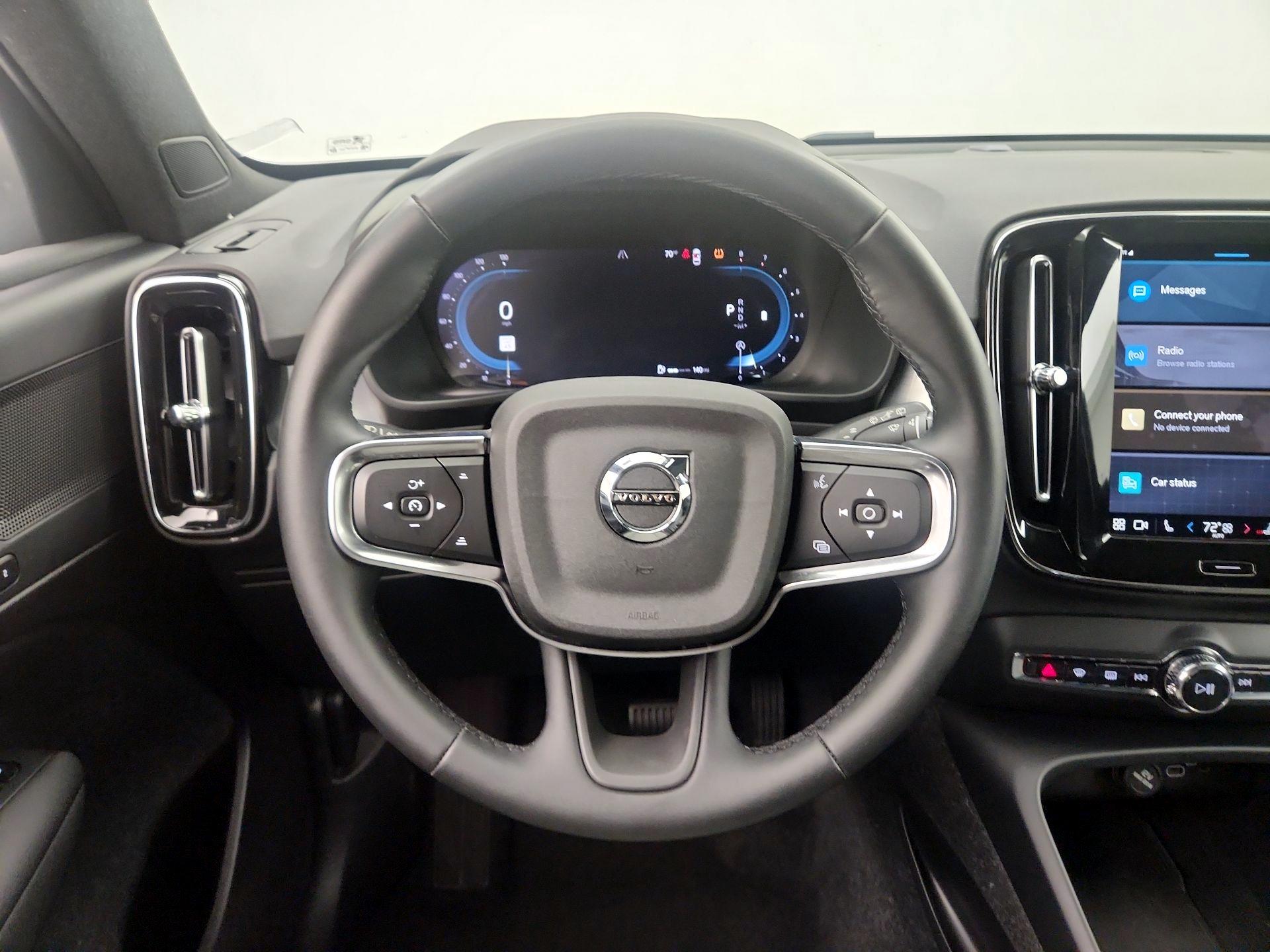 Thumbnail: 2025 Volvo XC40 - 10