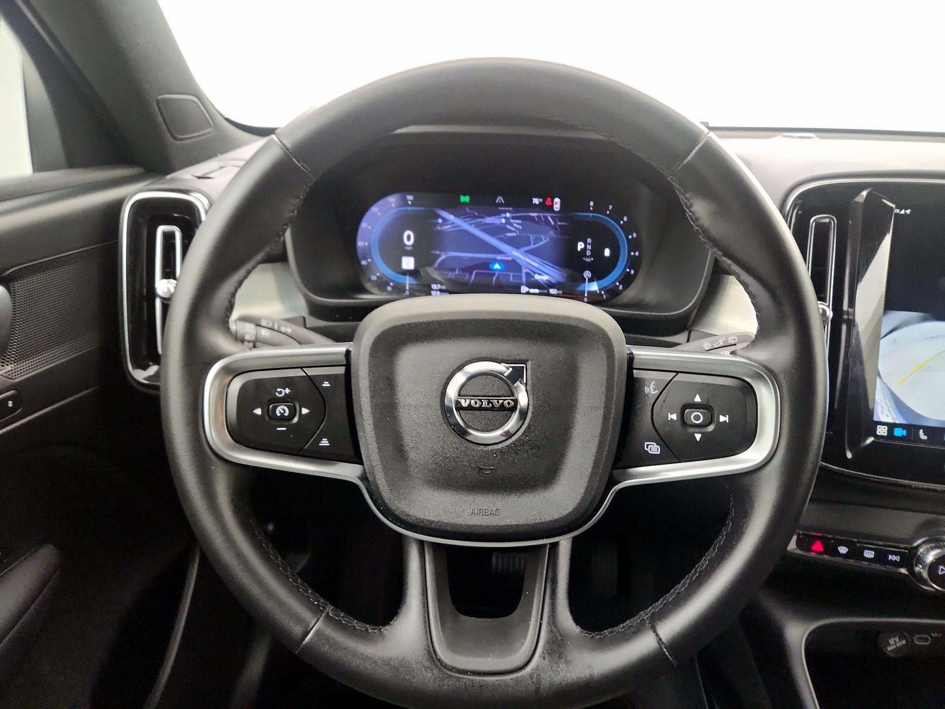 Thumbnail: 2025 Volvo XC40 - 10
