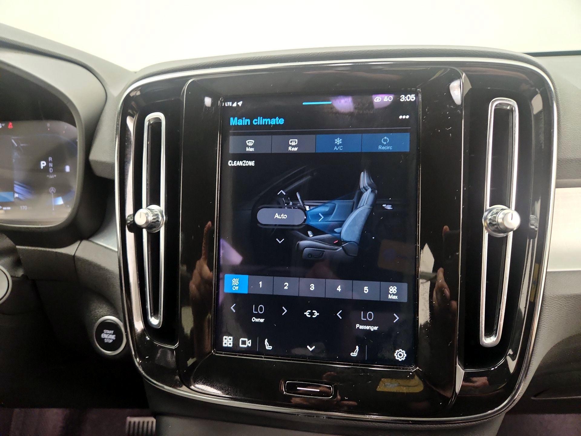 Thumbnail: 2025 Volvo XC40 - 15