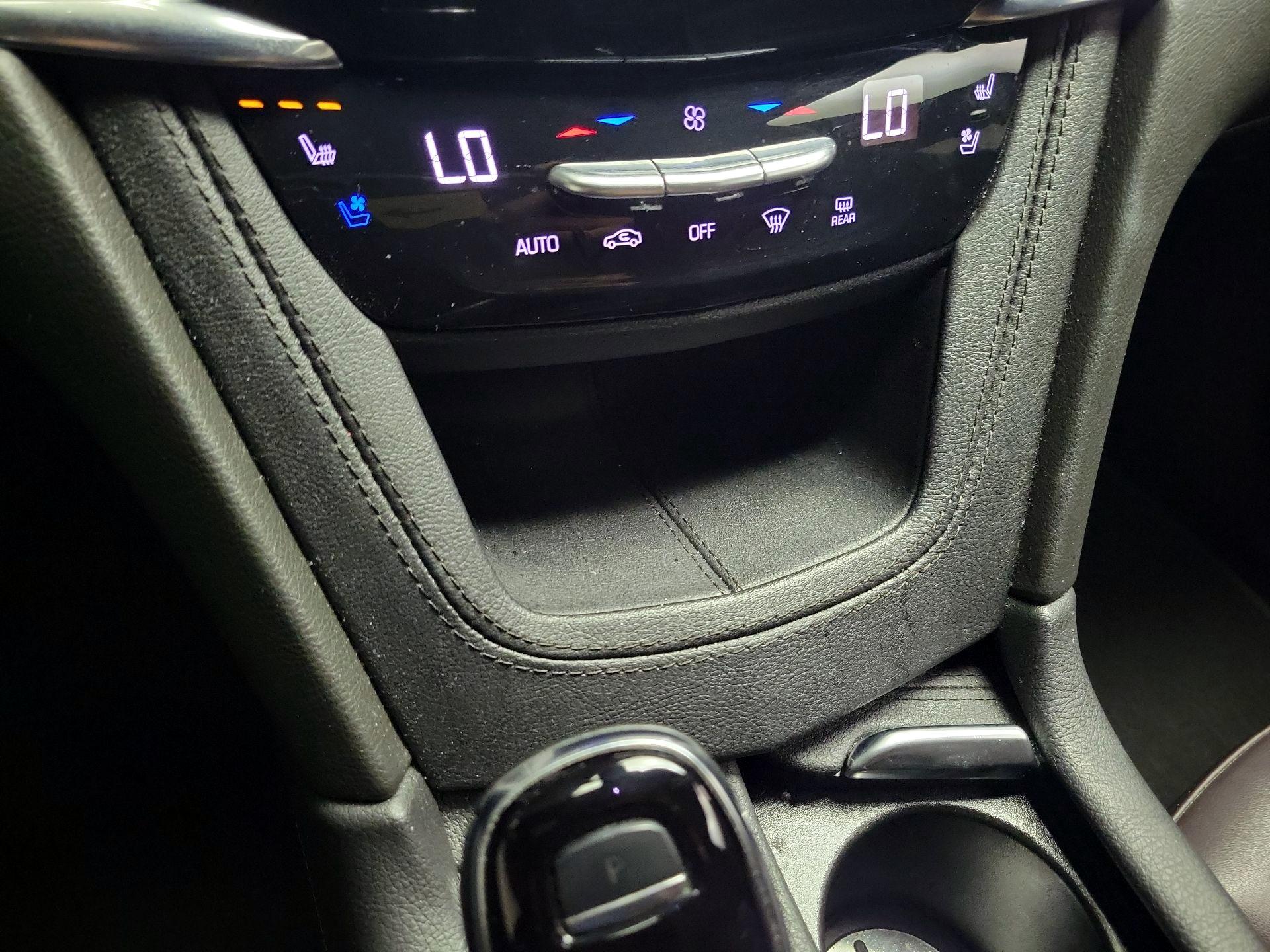 Thumbnail: 2022 Cadillac XT6 - 15