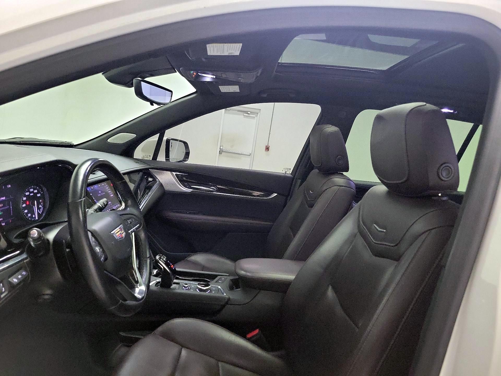 Thumbnail: 2022 Cadillac XT6 - 18