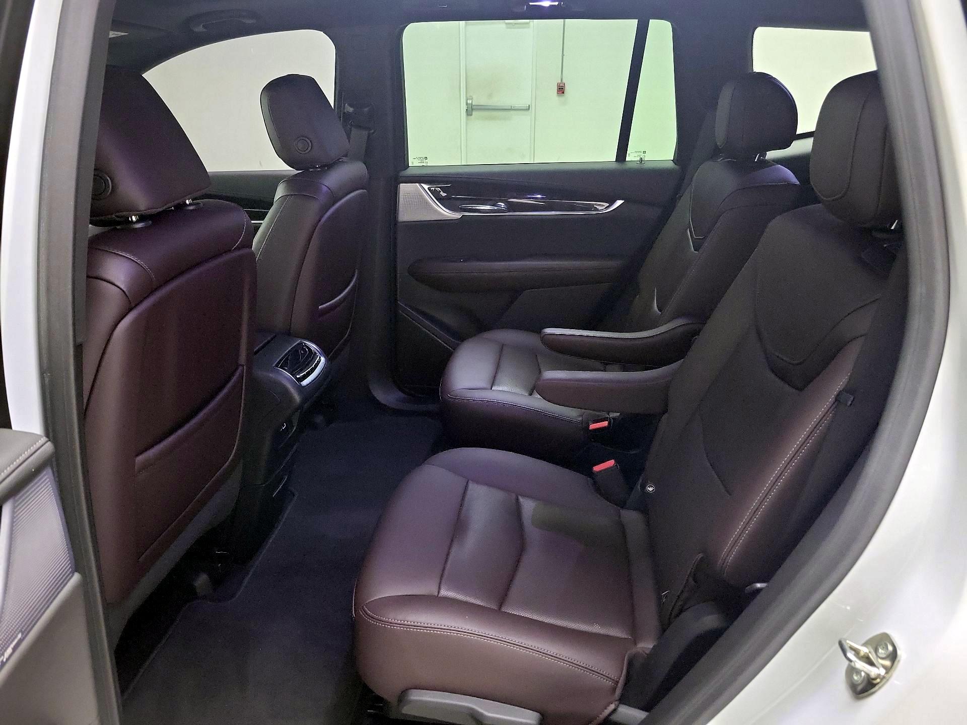 Thumbnail: 2022 Cadillac XT6 - 19