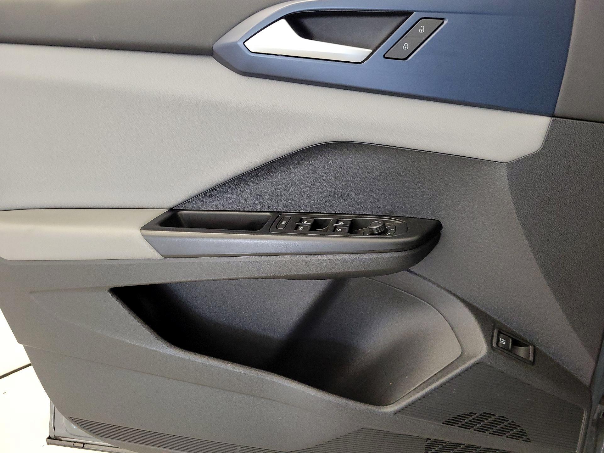 Thumbnail: 2022 Volkswagen Taos - 12