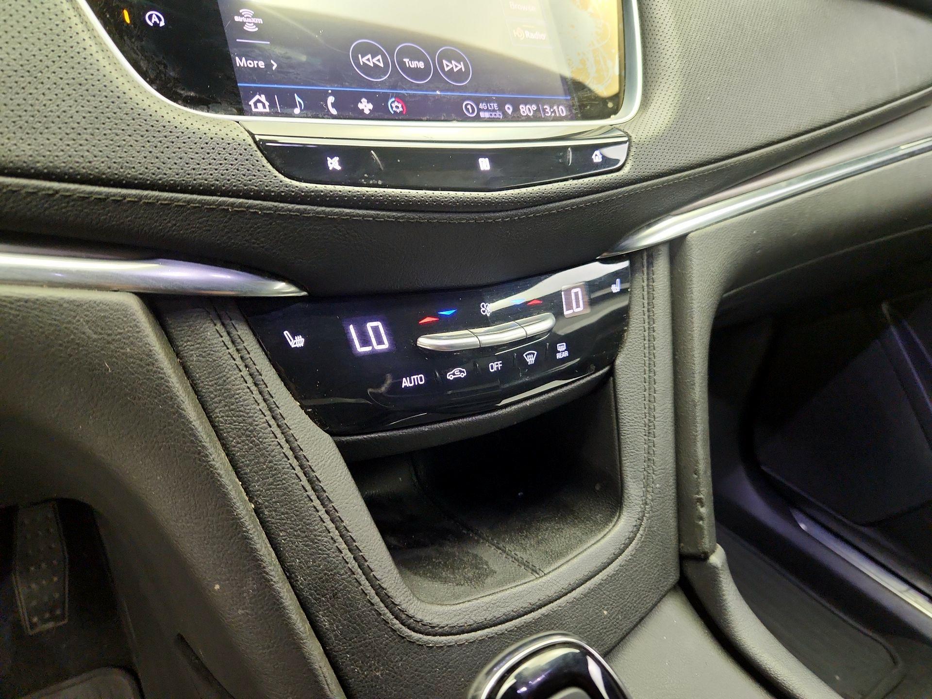 Thumbnail: 2021 Cadillac XT5 - 16