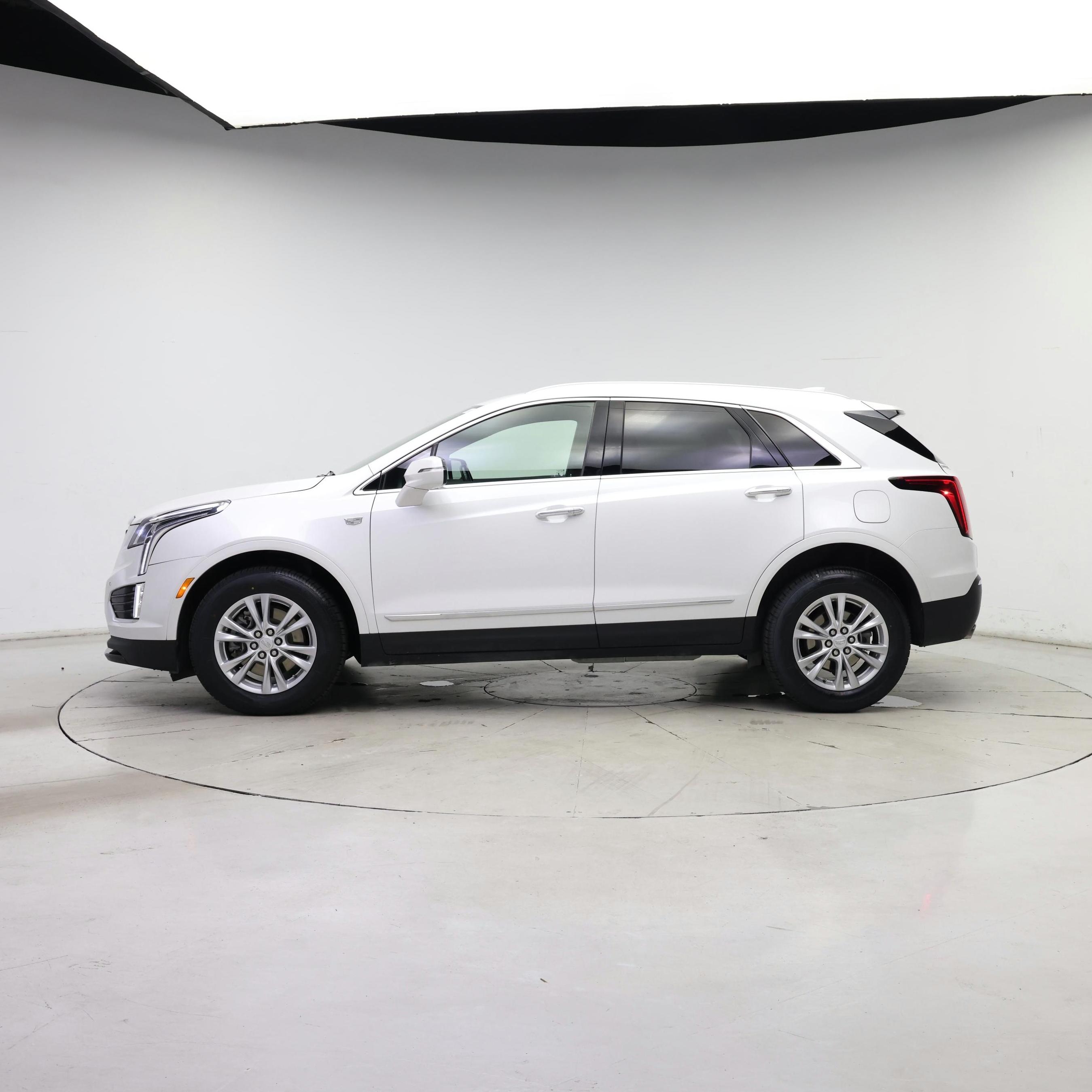 Thumbnail: 2021 Cadillac XT5 - 3