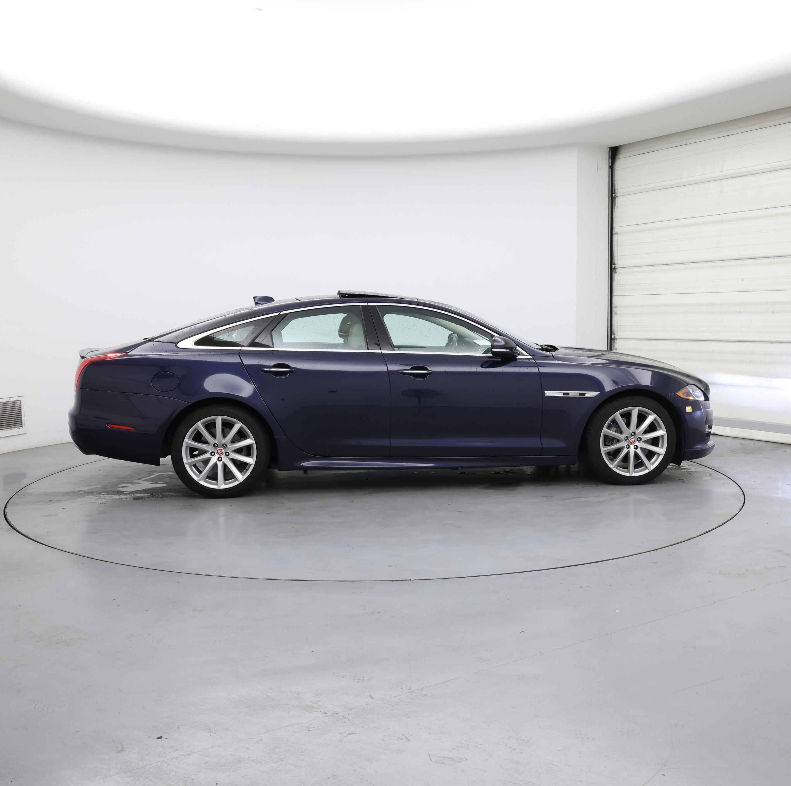 Thumbnail: 2019 Jaguar XJ - 7