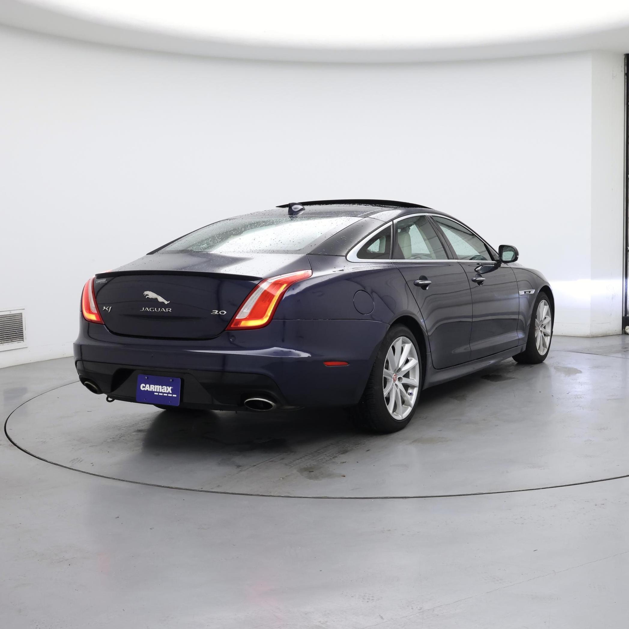 Thumbnail: 2019 Jaguar XJ - 8