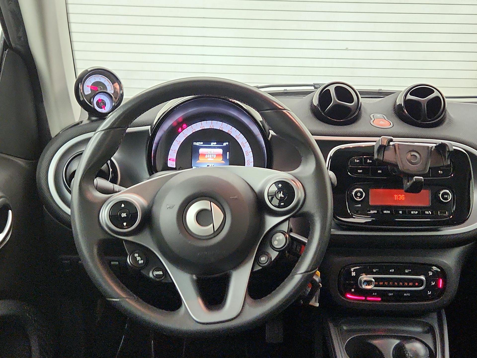 Thumbnail: 2016 smart fortwo - 10
