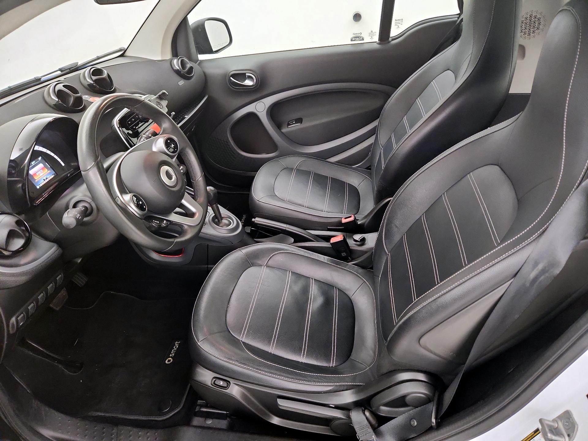 Thumbnail: 2016 smart fortwo - 11