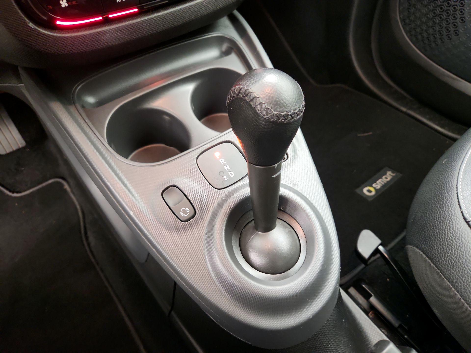 Thumbnail: 2016 smart fortwo - 16