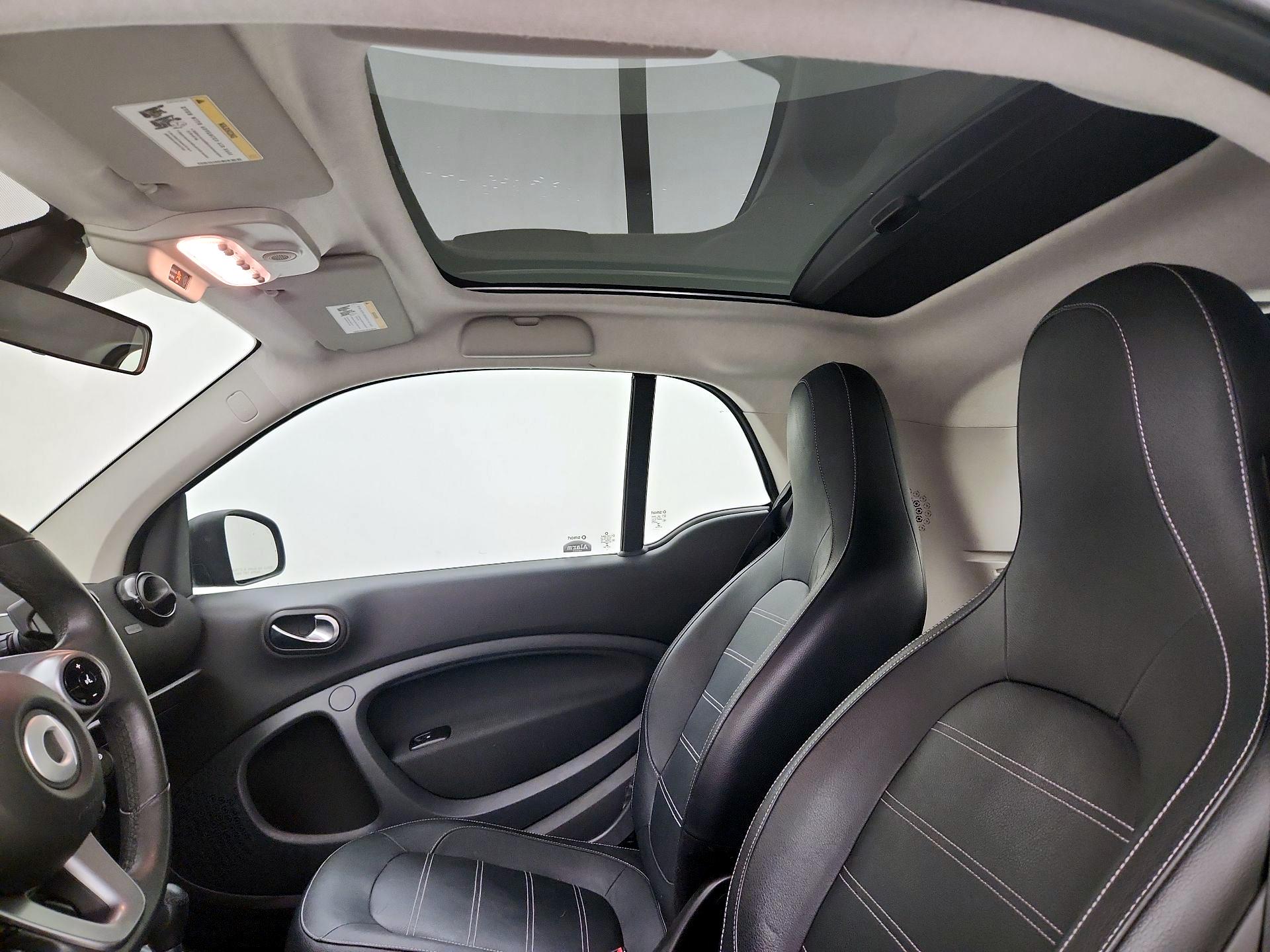 Thumbnail: 2016 smart fortwo - 18