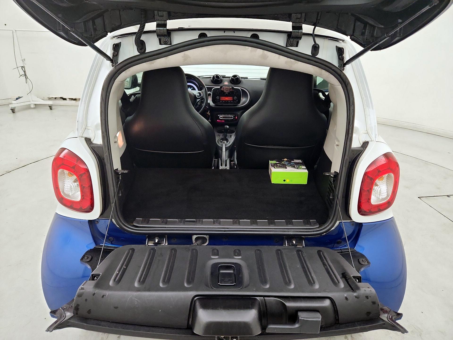 Thumbnail: 2016 smart fortwo - 19