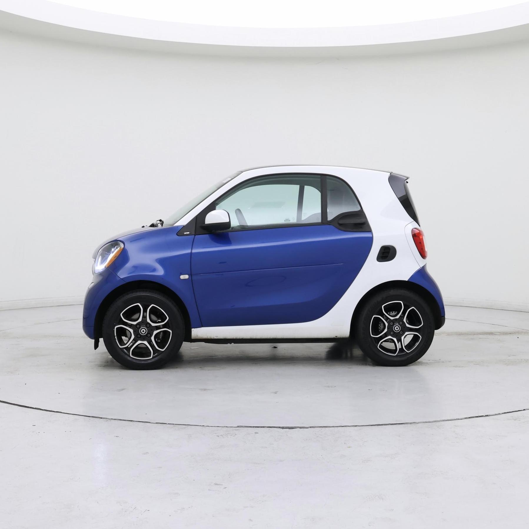 Thumbnail: 2016 smart fortwo - 3