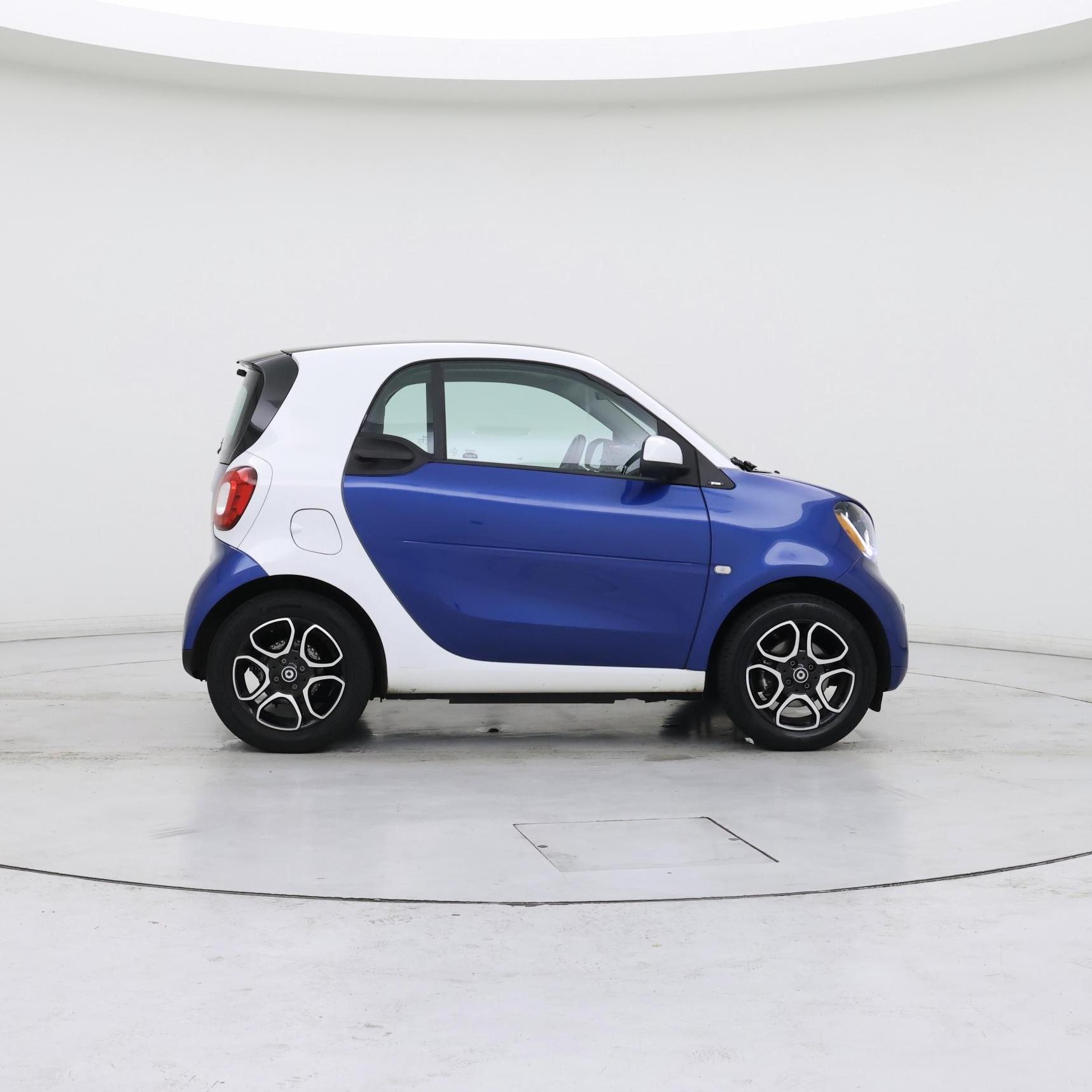 Thumbnail: 2016 smart fortwo - 7