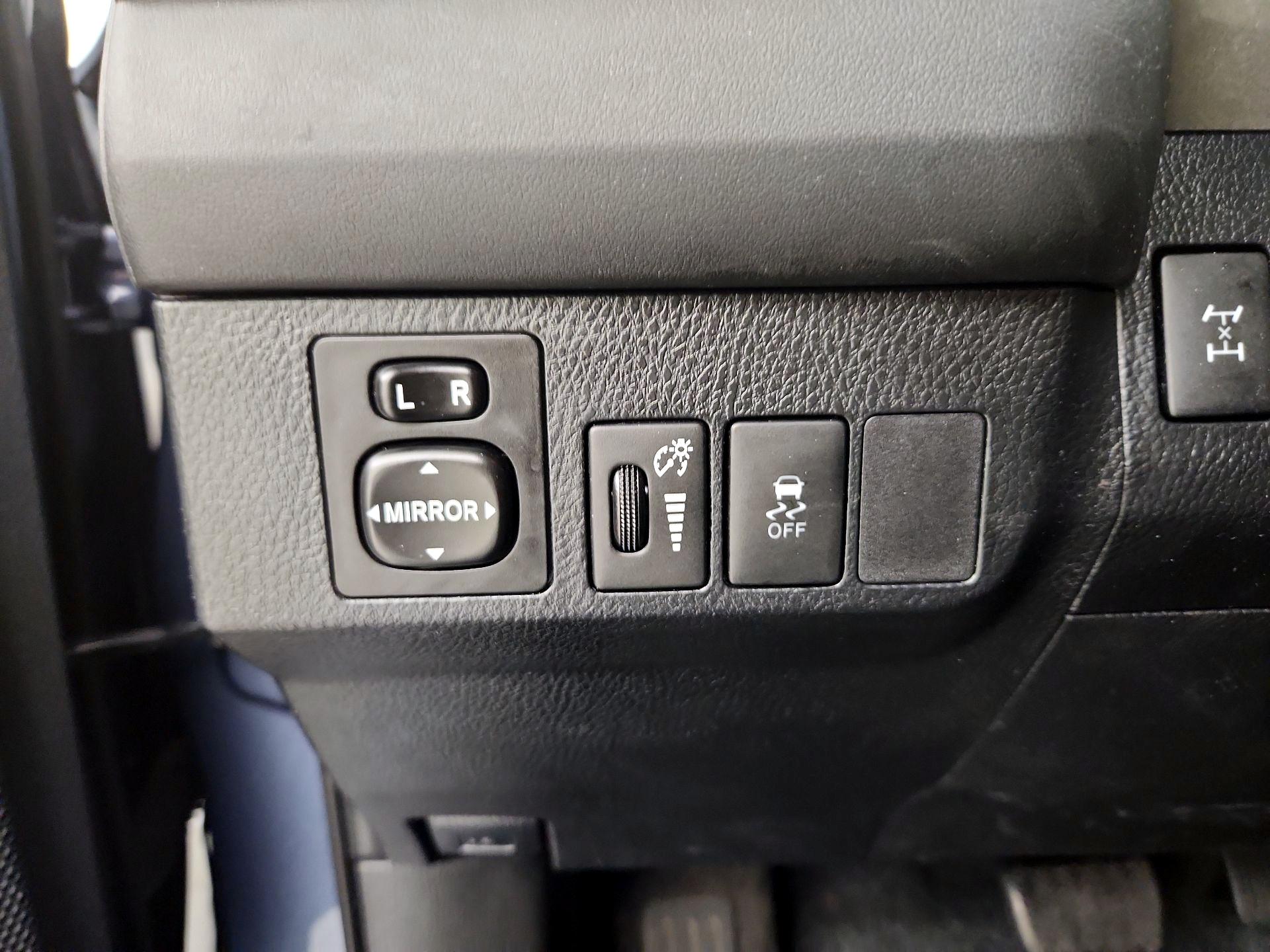 Thumbnail: 2014 Toyota RAV4 - 13