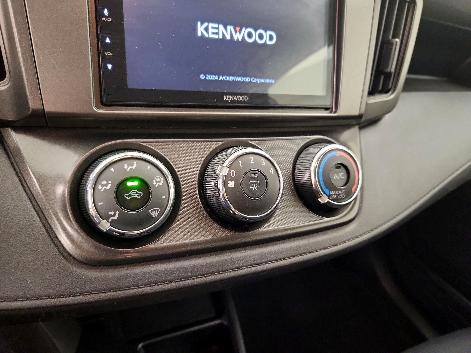 Thumbnail: 2014 Toyota RAV4 - 16