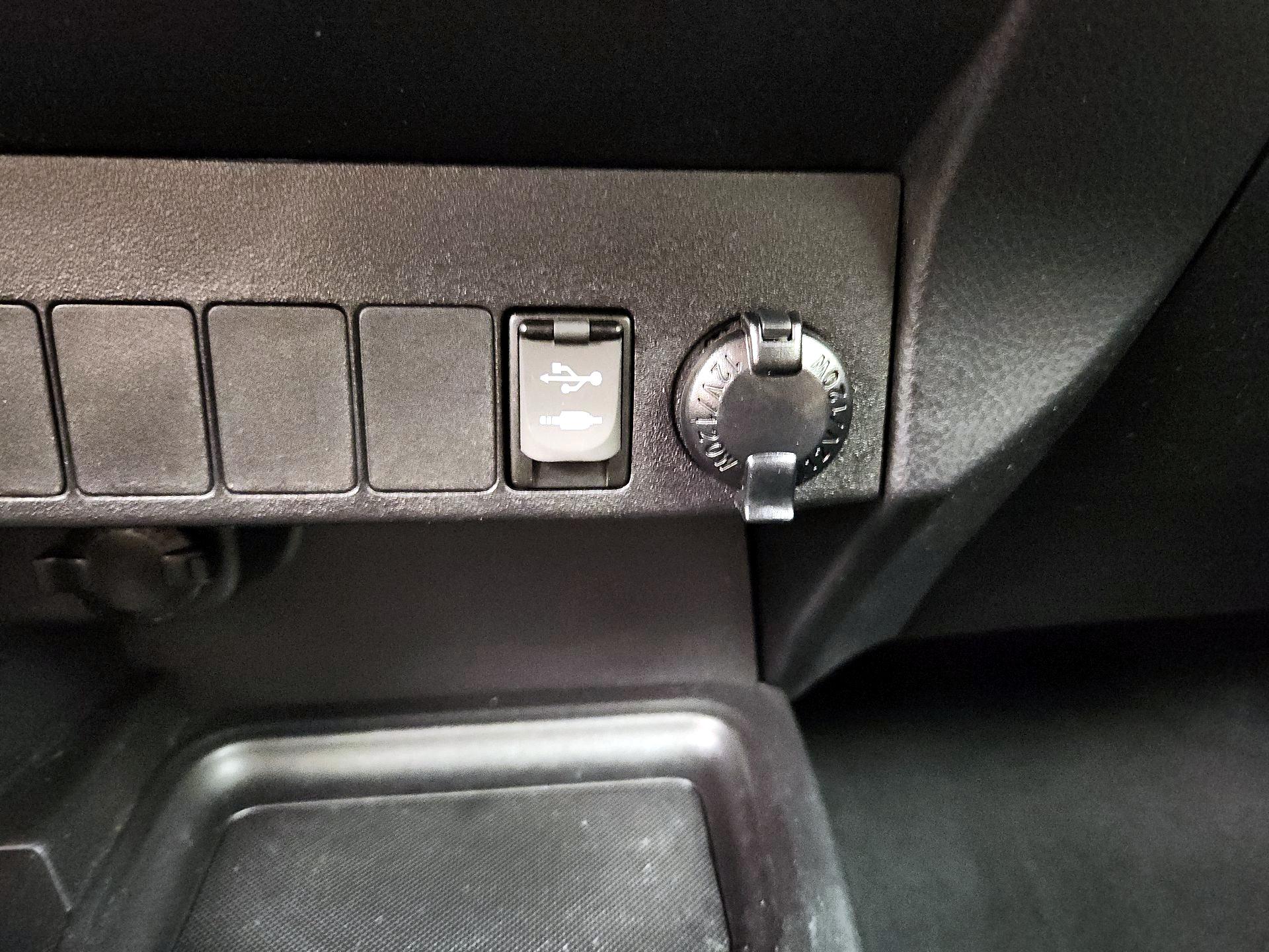 Thumbnail: 2014 Toyota RAV4 - 18