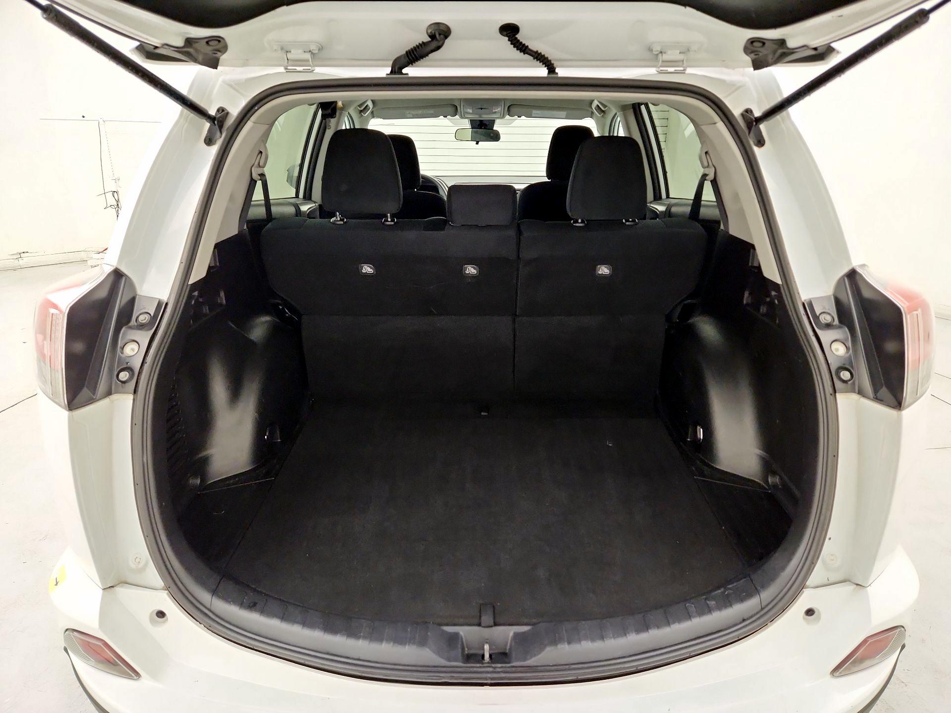 Thumbnail: 2017 Toyota RAV4 - 20