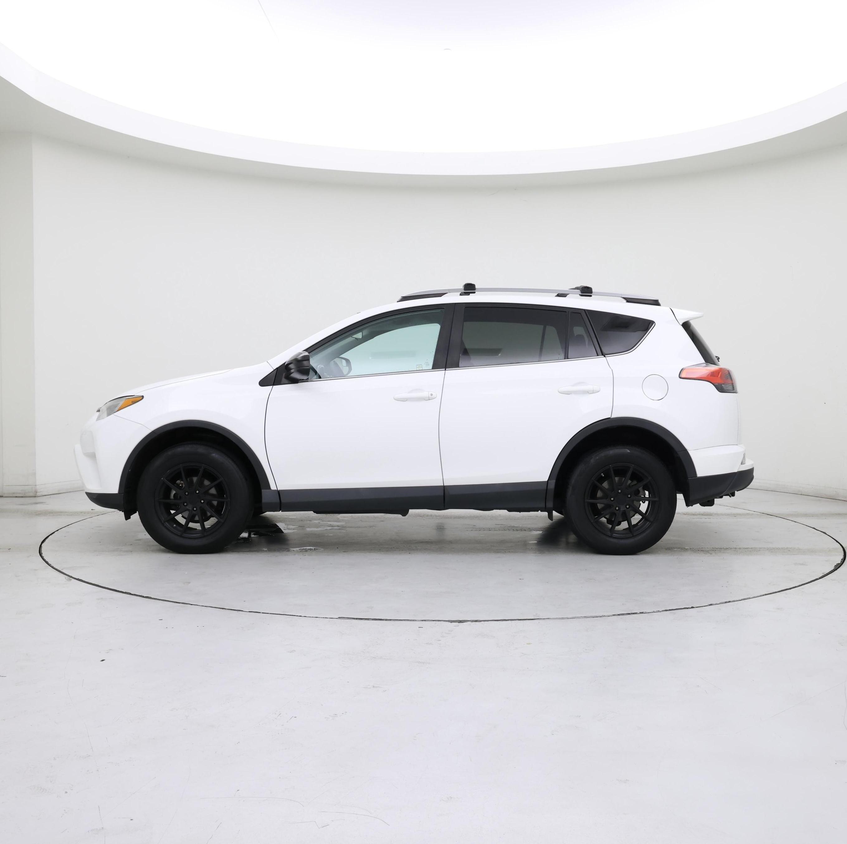 Thumbnail: 2017 Toyota RAV4 - 3