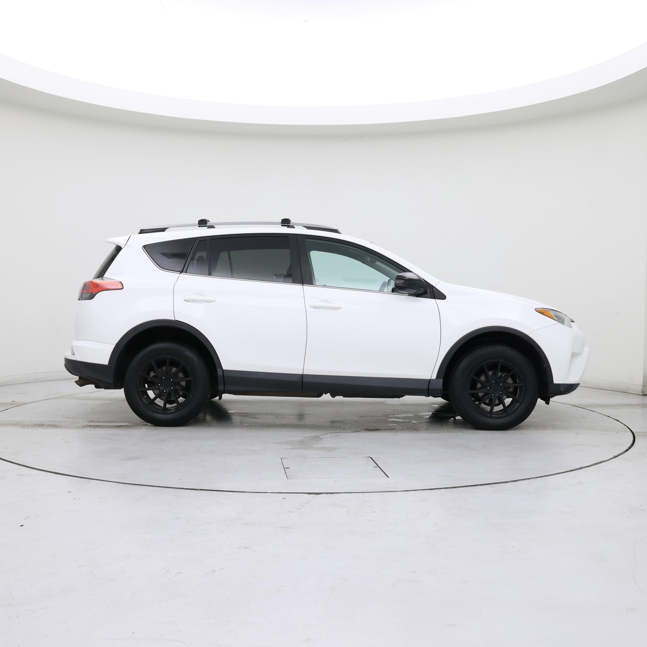 Thumbnail: 2017 Toyota RAV4 - 7