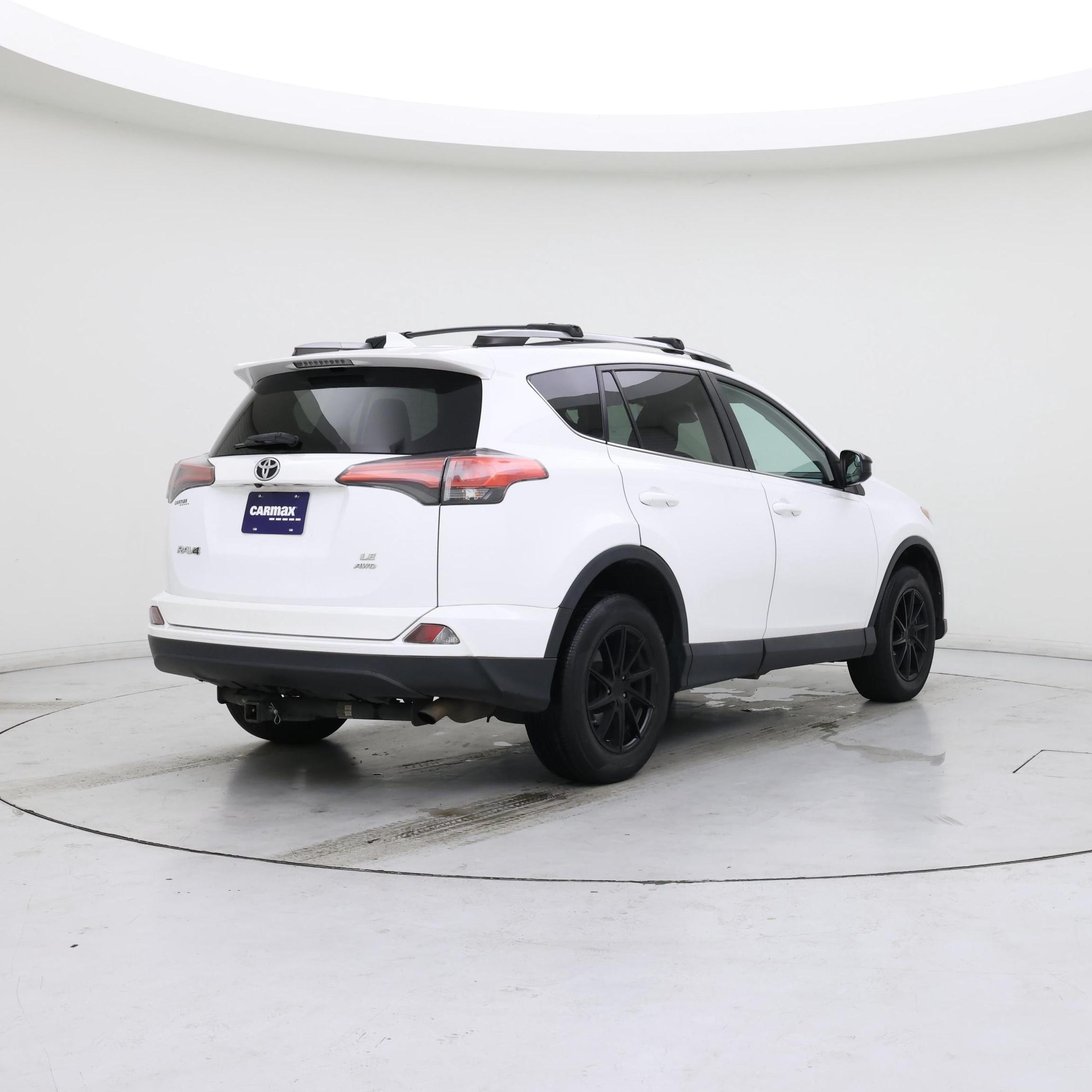 Thumbnail: 2017 Toyota RAV4 - 8