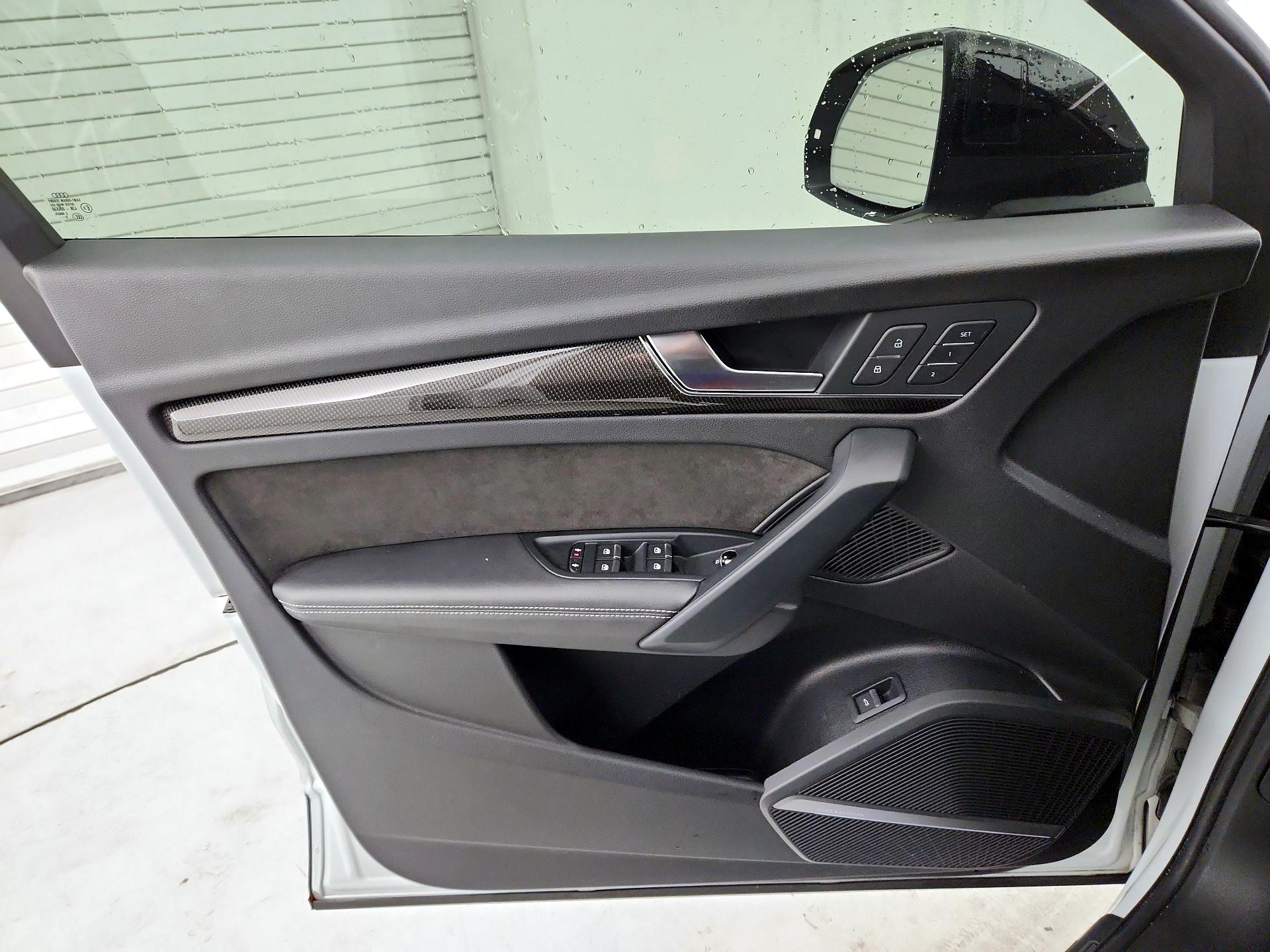 Thumbnail: 2020 Audi SQ5 - 12