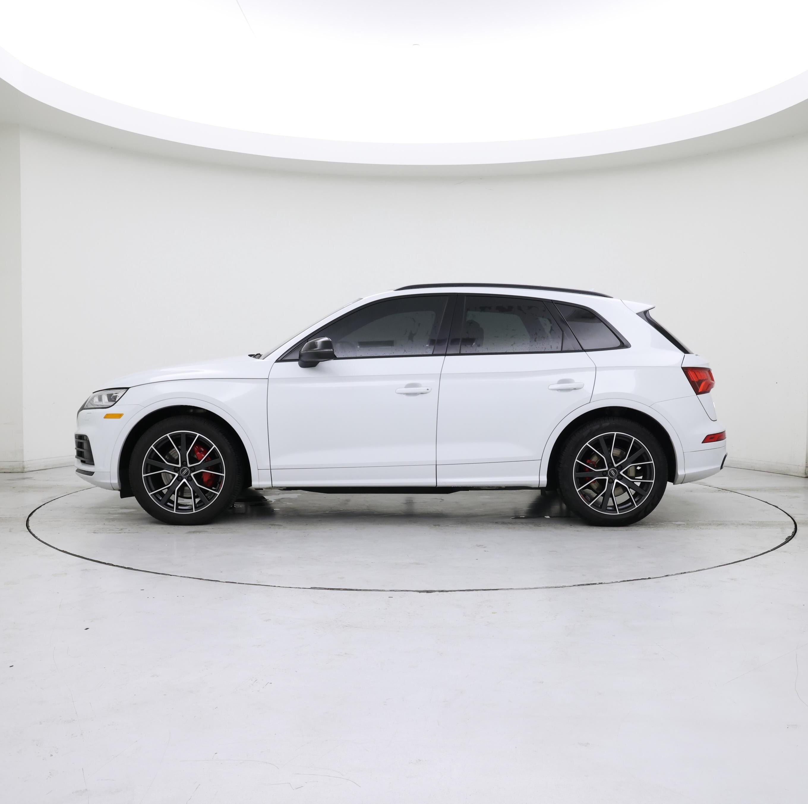 Thumbnail: 2020 Audi SQ5 - 3