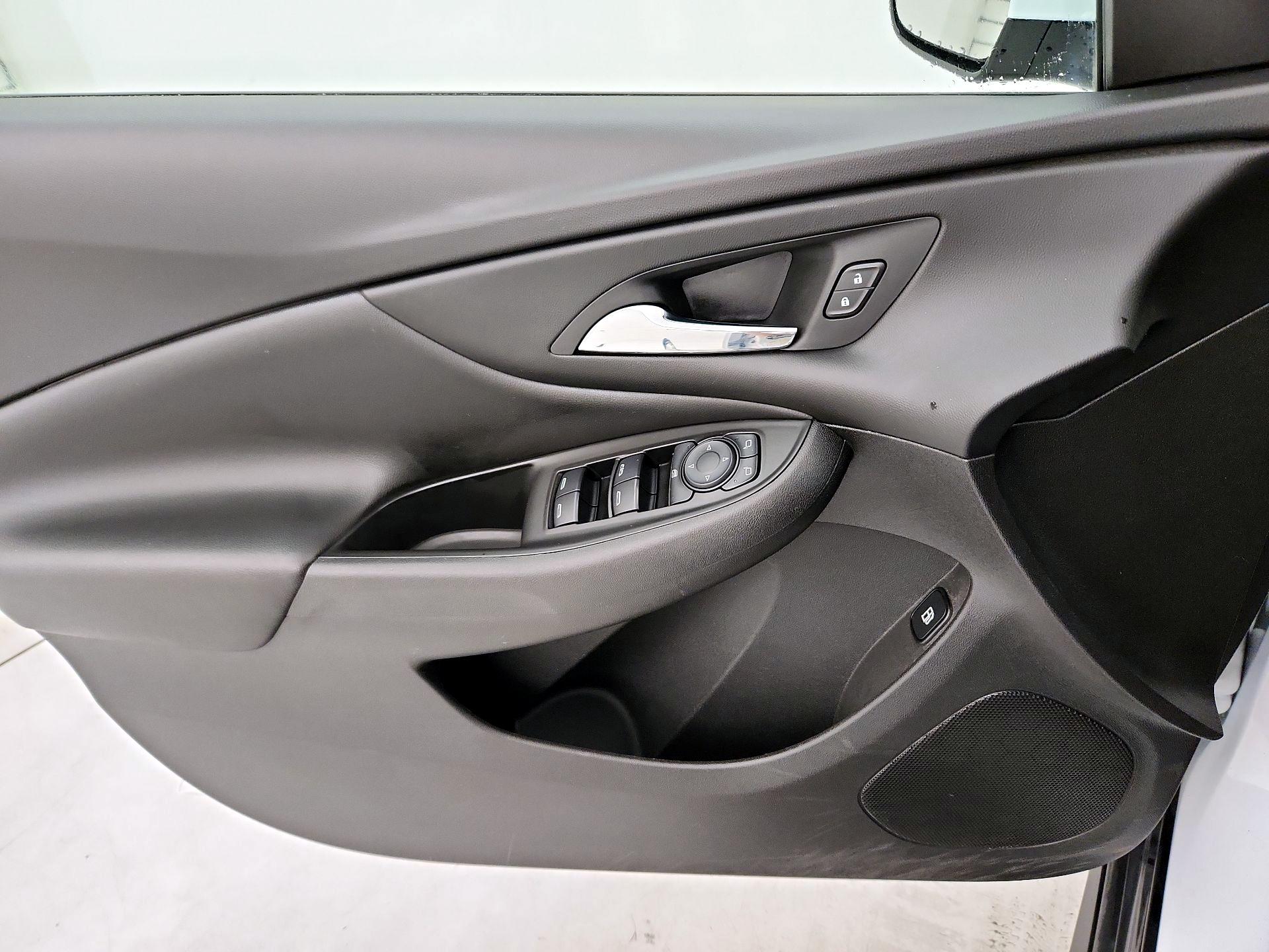 Thumbnail: 2016 Chevrolet Volt - 12
