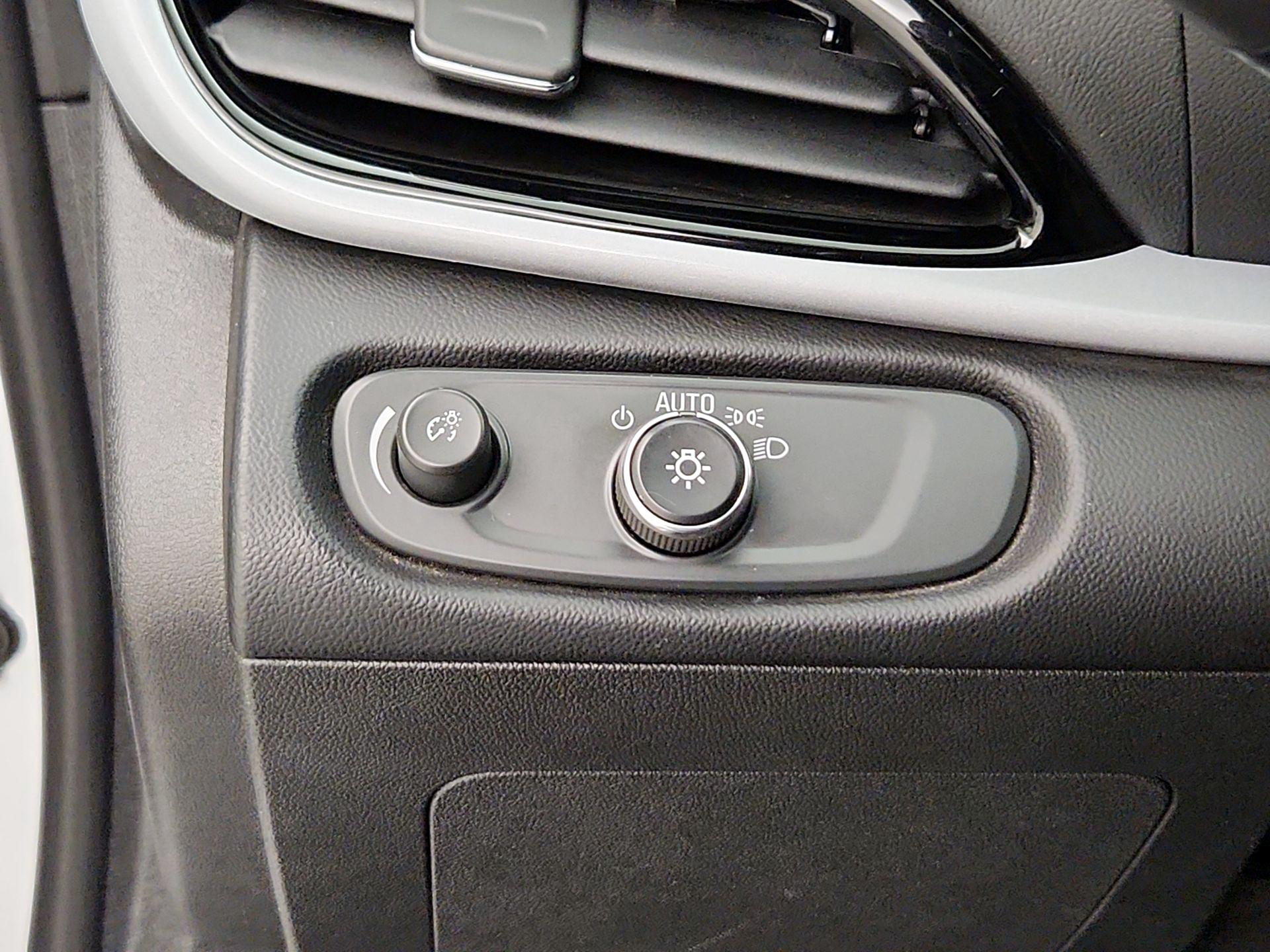 Thumbnail: 2016 Chevrolet Volt - 13