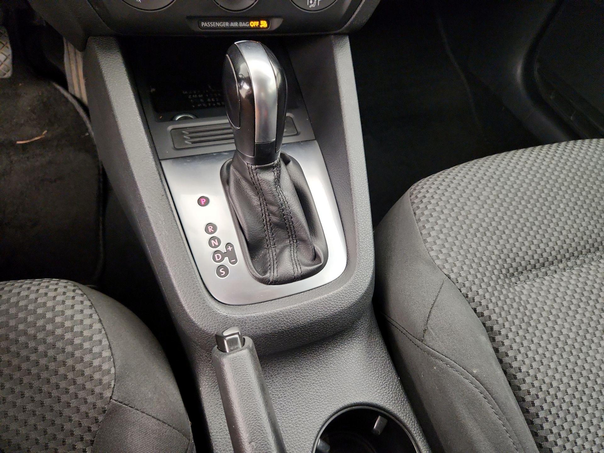 Thumbnail: 2014 Volkswagen Jetta - 16