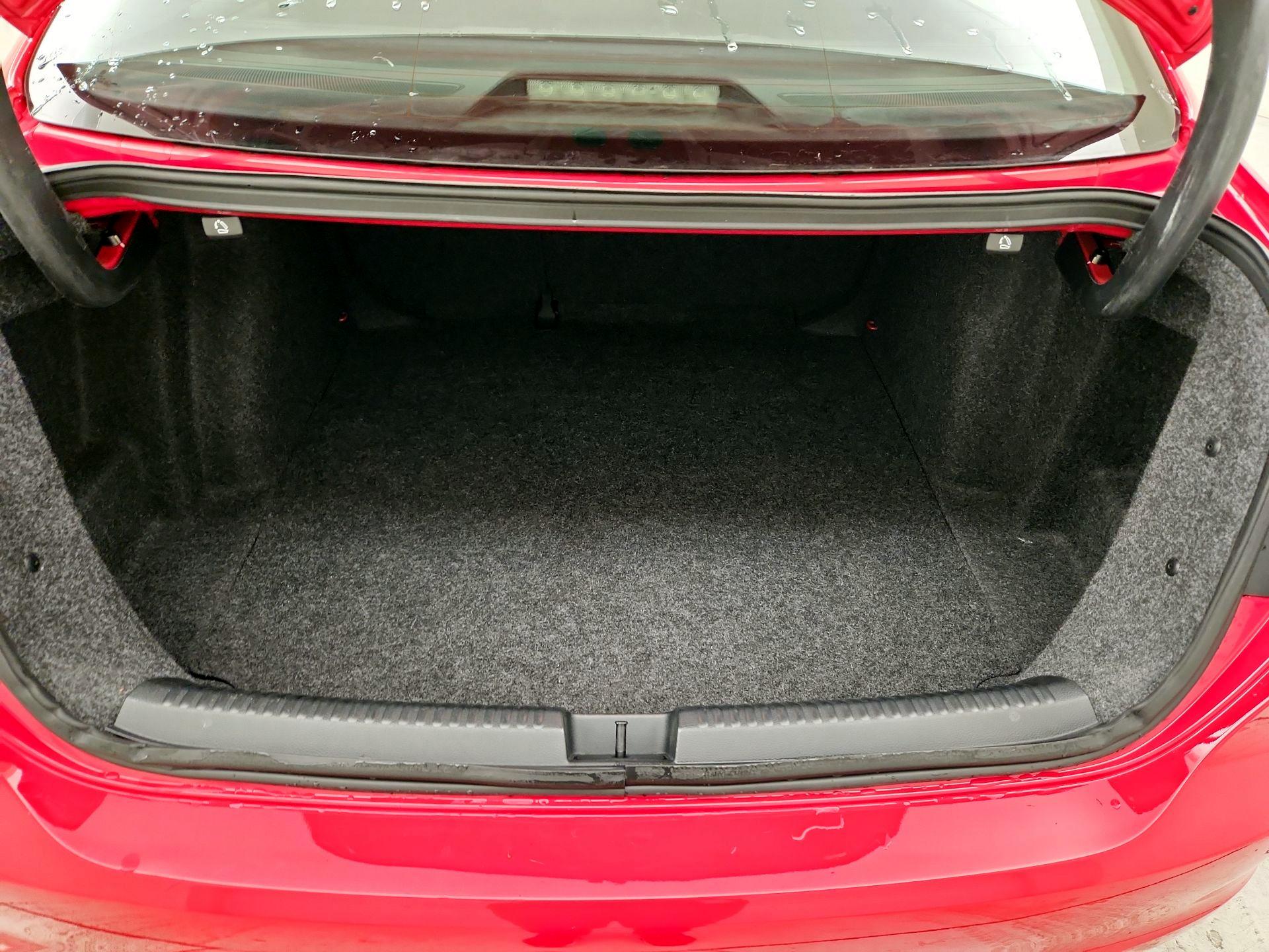 Thumbnail: 2014 Volkswagen Jetta - 19