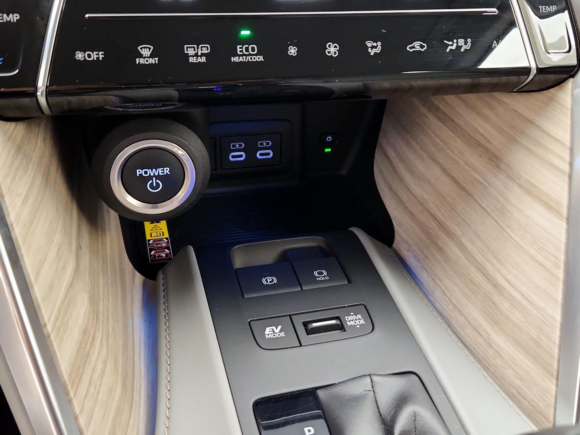 Thumbnail: 2023 Toyota Venza - 18