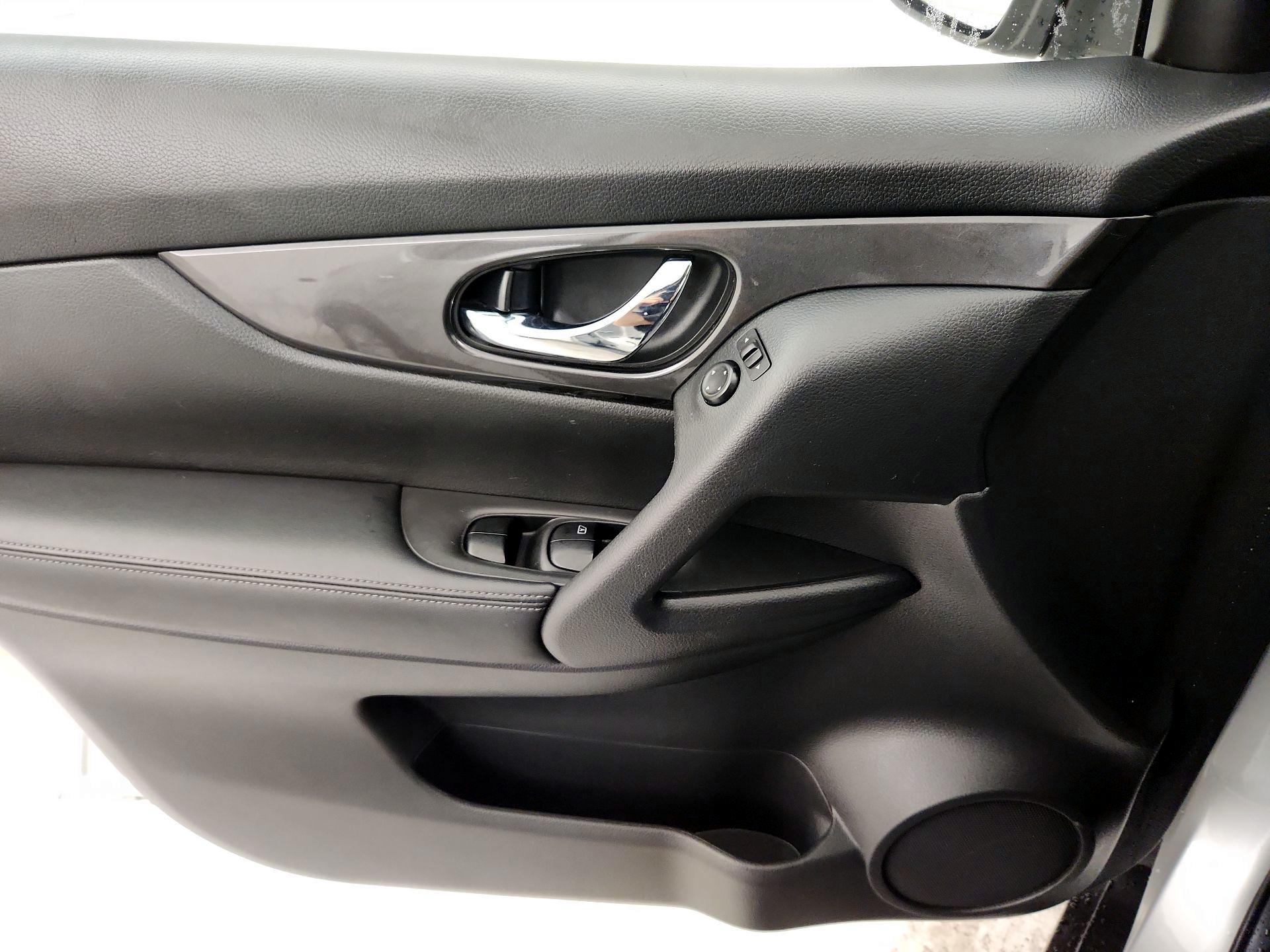 Thumbnail: 2019 Nissan Rogue - 12