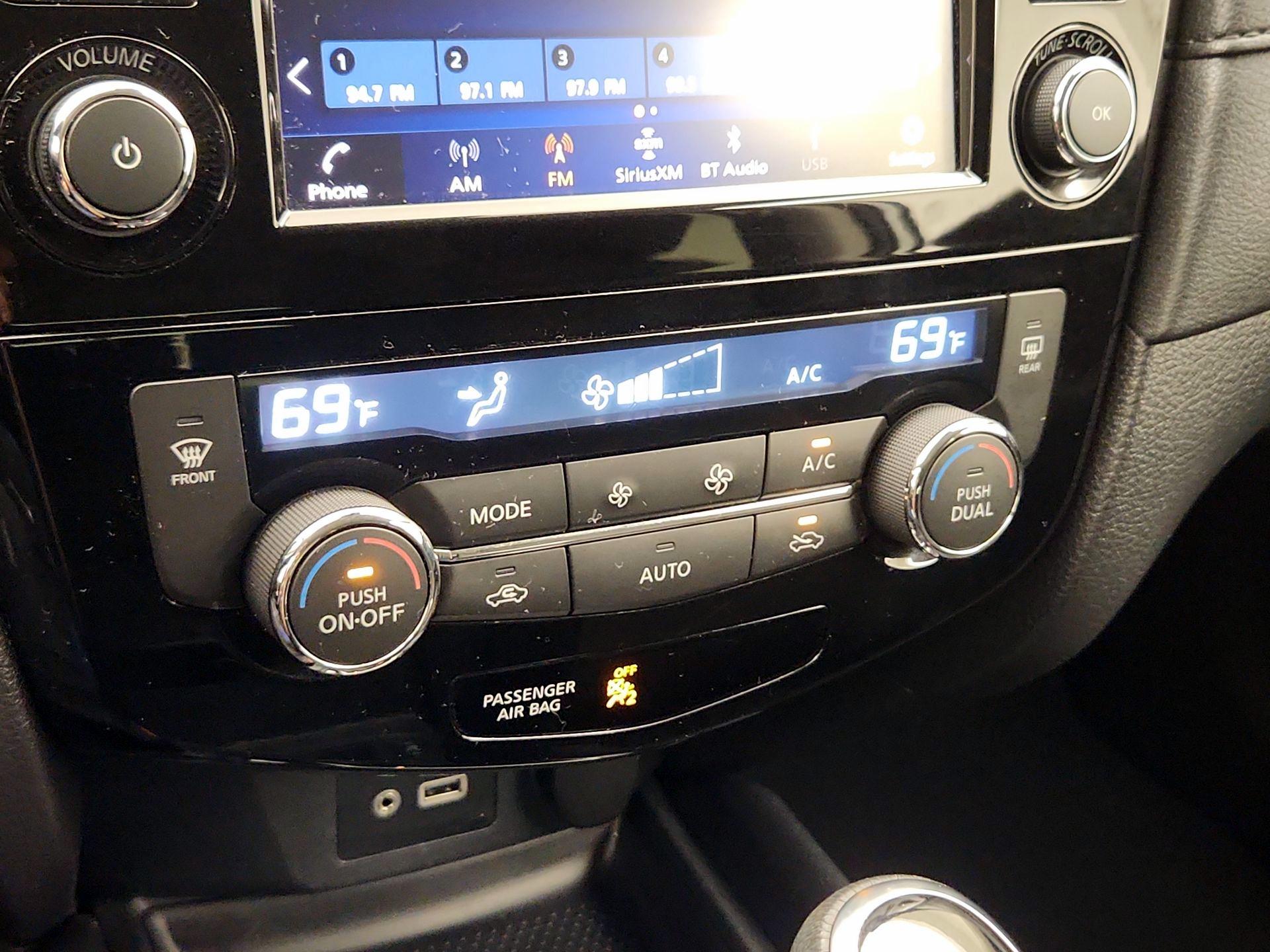 Thumbnail: 2019 Nissan Rogue - 16