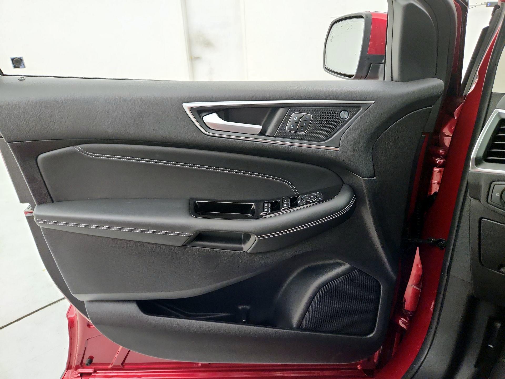 Thumbnail: 2020 Ford Edge - 12