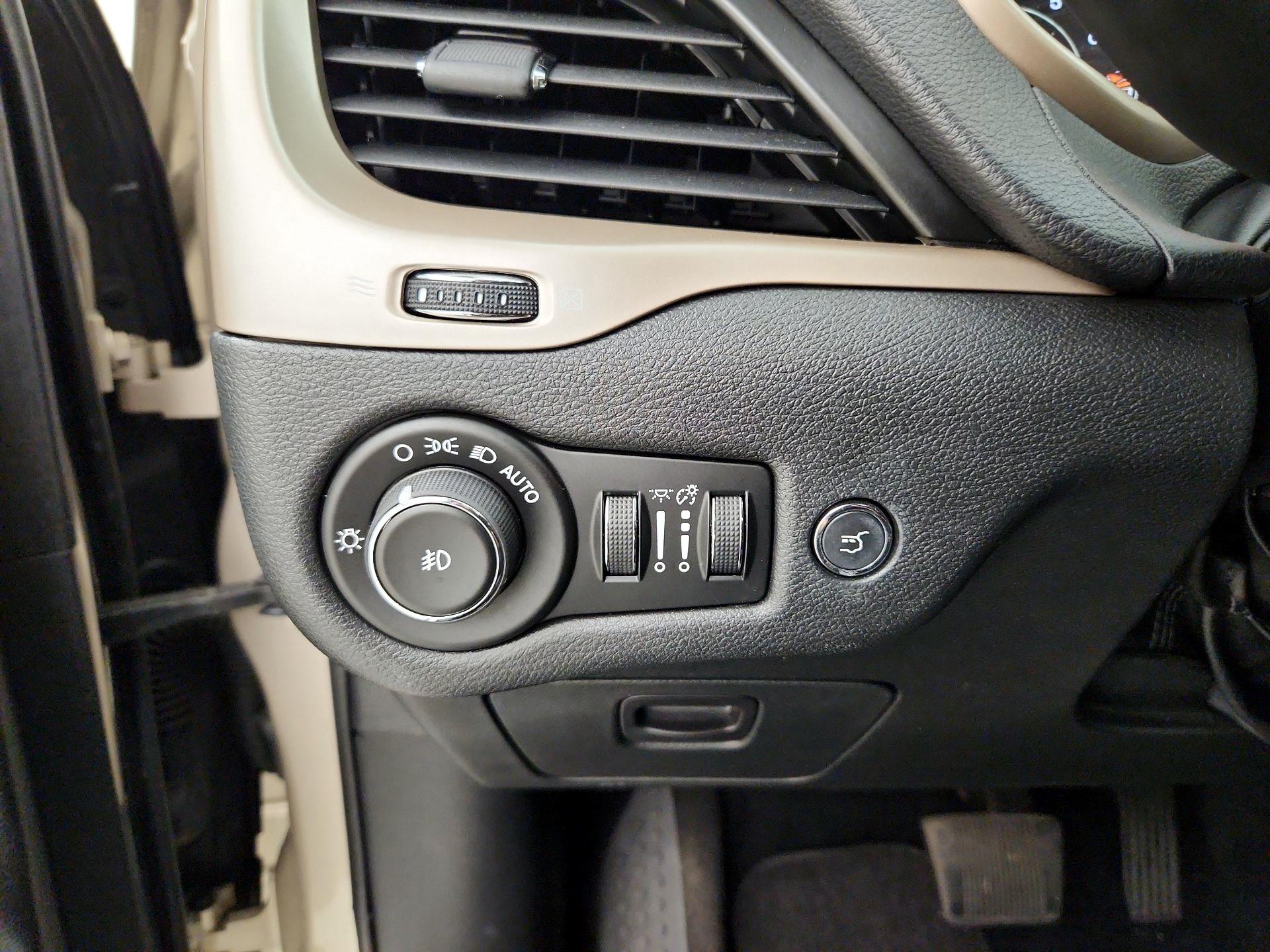 Thumbnail: 2014 Jeep Cherokee - 13