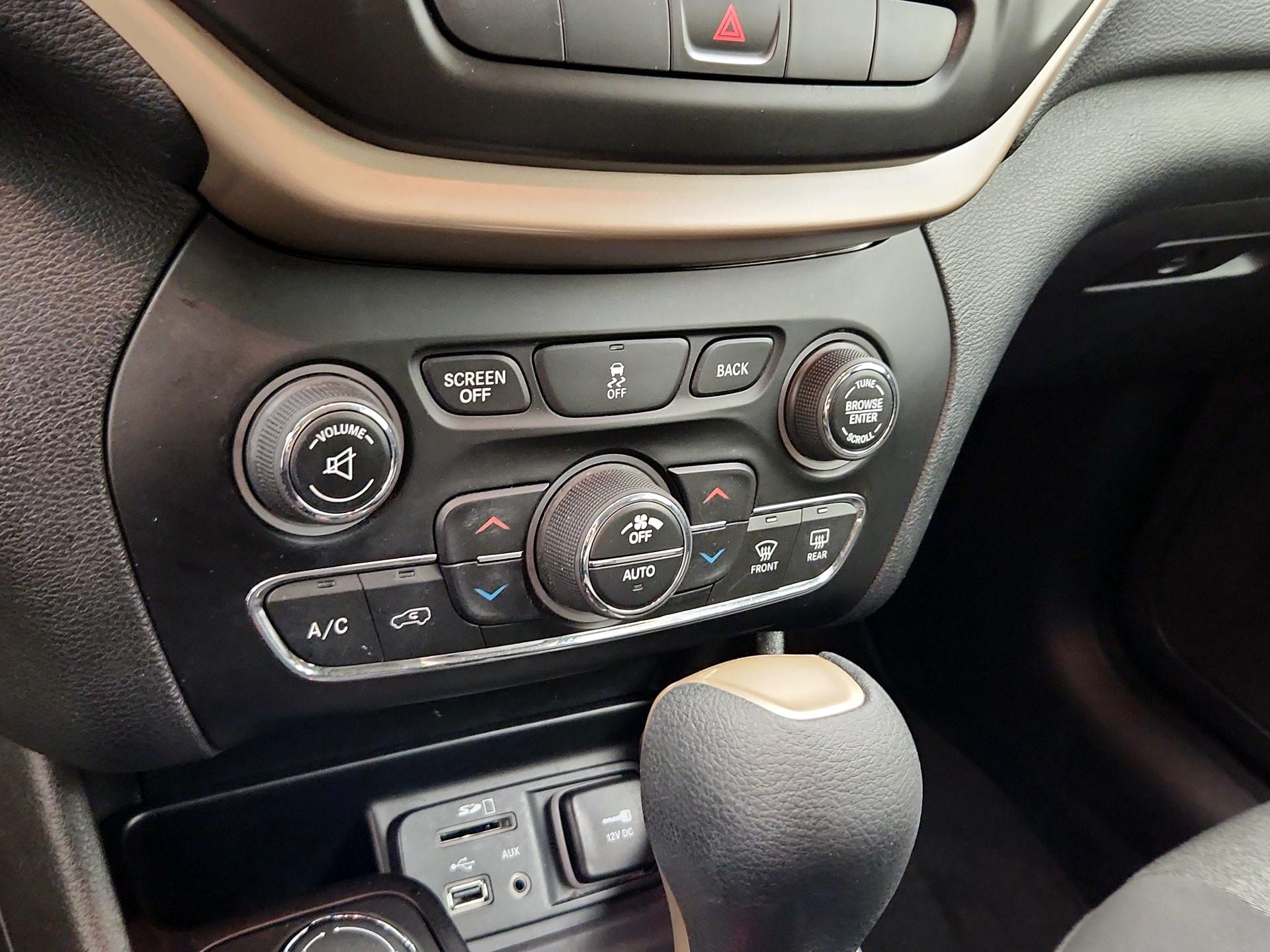 Thumbnail: 2014 Jeep Cherokee - 16