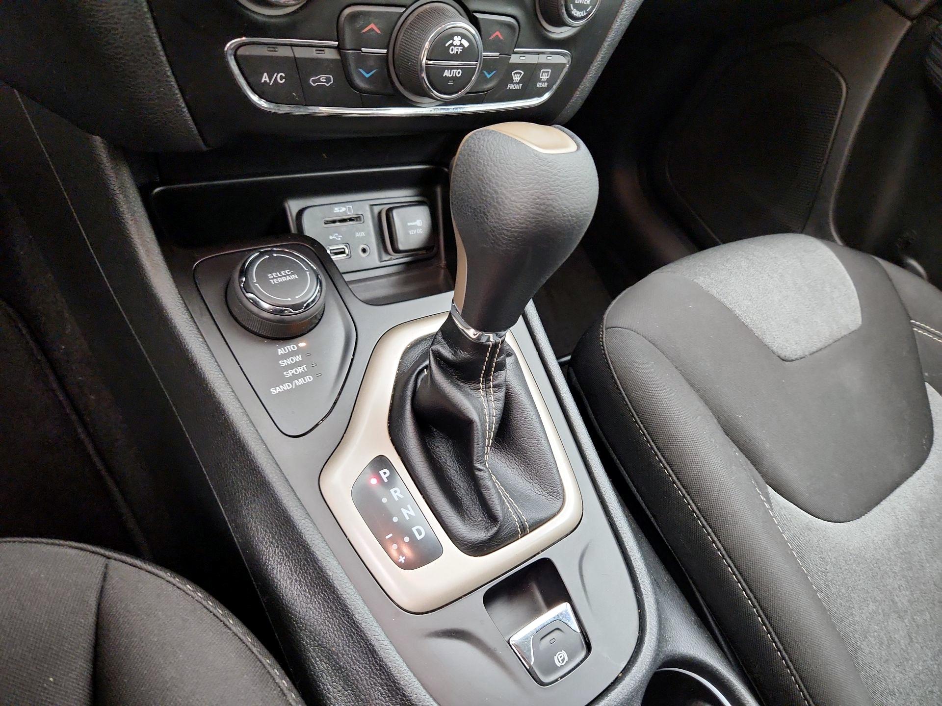 Thumbnail: 2014 Jeep Cherokee - 17