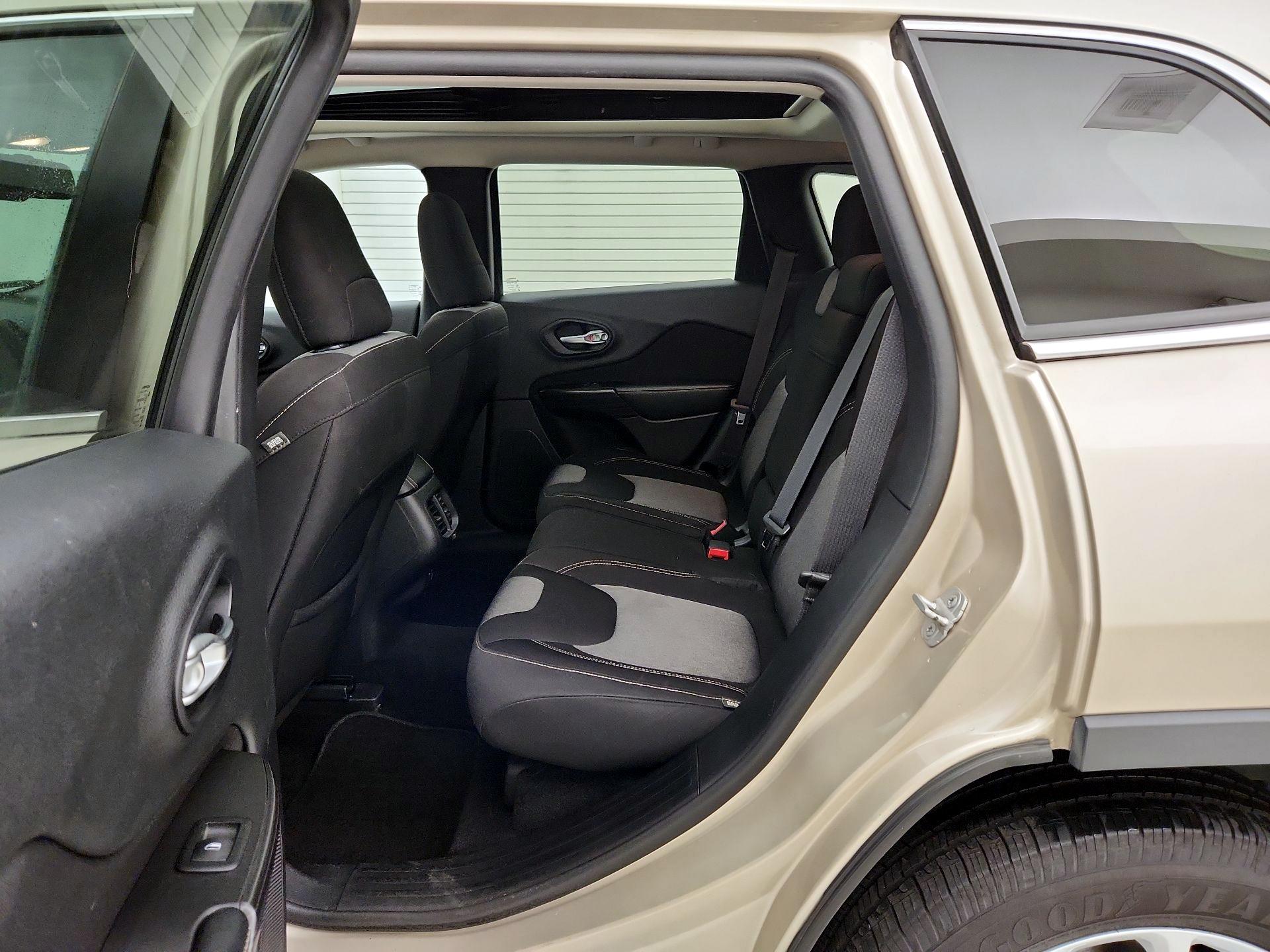 Thumbnail: 2014 Jeep Cherokee - 20