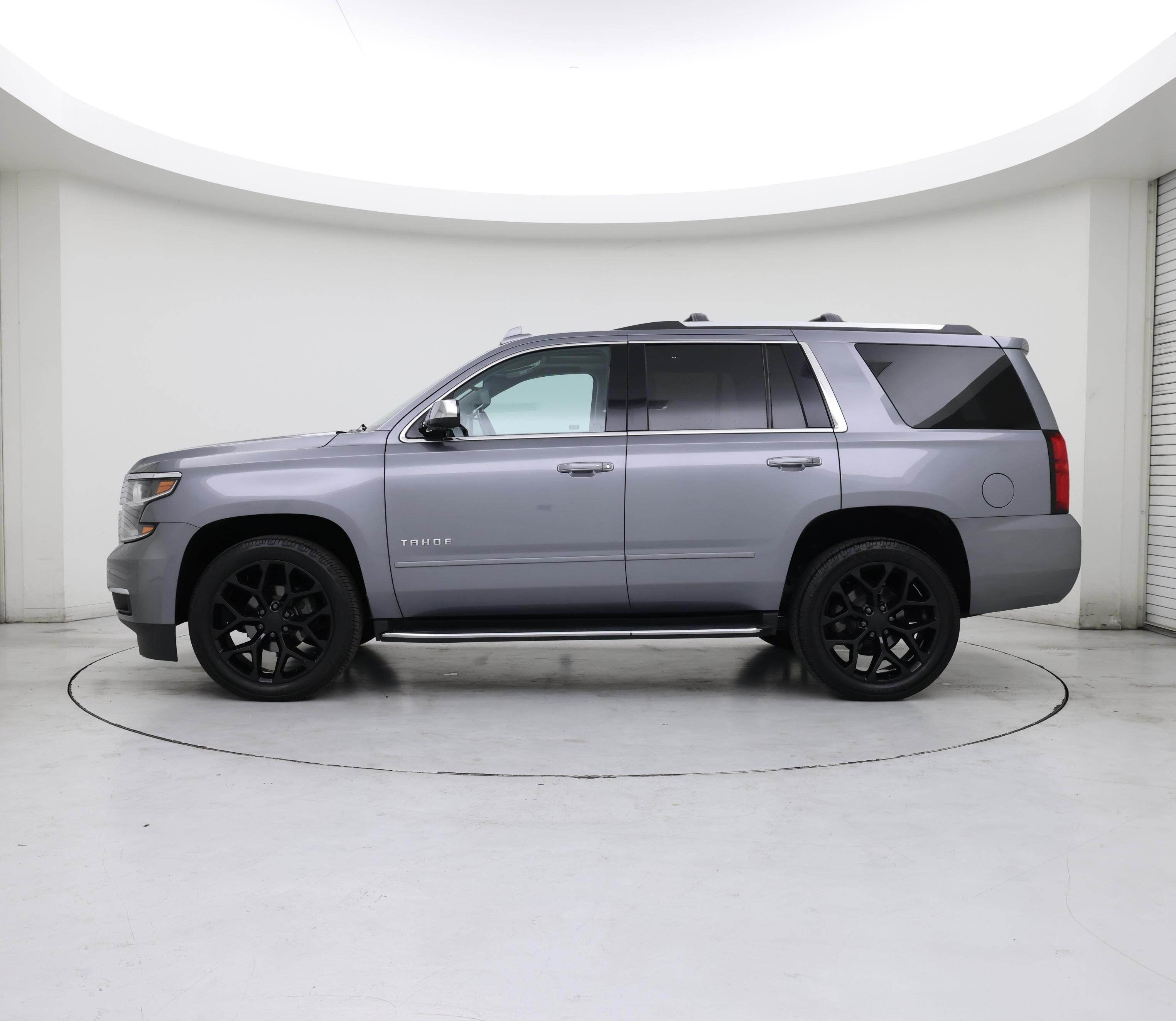 Thumbnail: 2019 Chevrolet Tahoe - 3