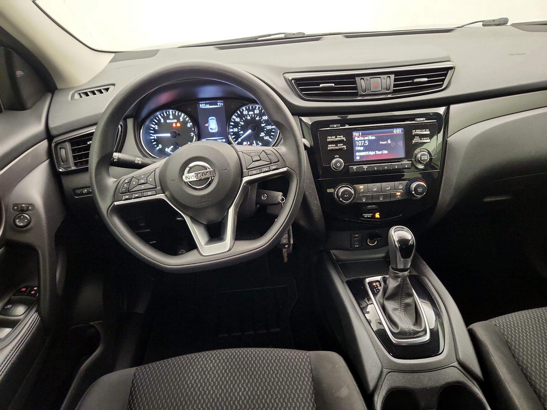 Thumbnail: 2018 Nissan Rogue Sport - 10