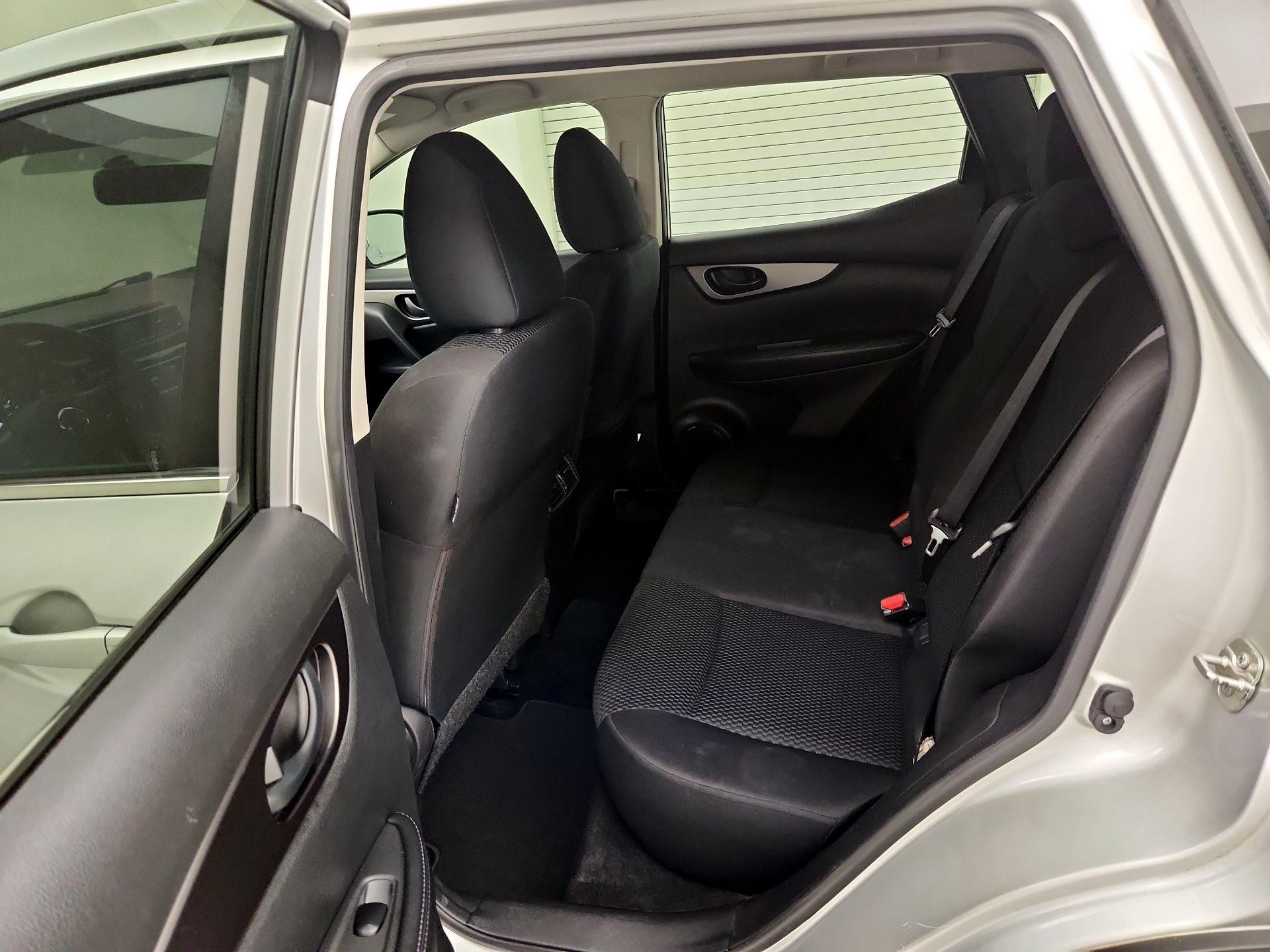 Thumbnail: 2018 Nissan Rogue Sport - 19
