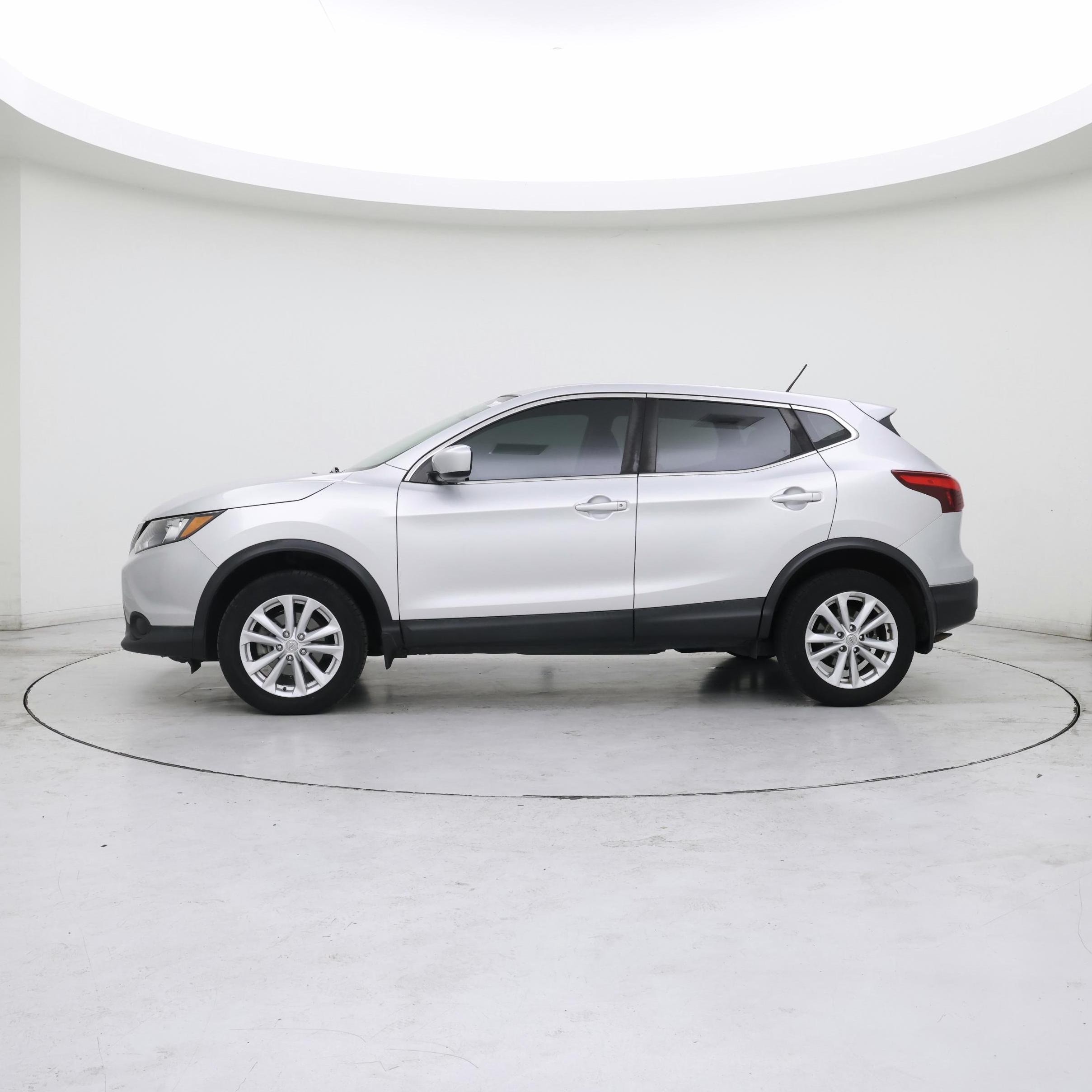 Thumbnail: 2018 Nissan Rogue Sport - 3