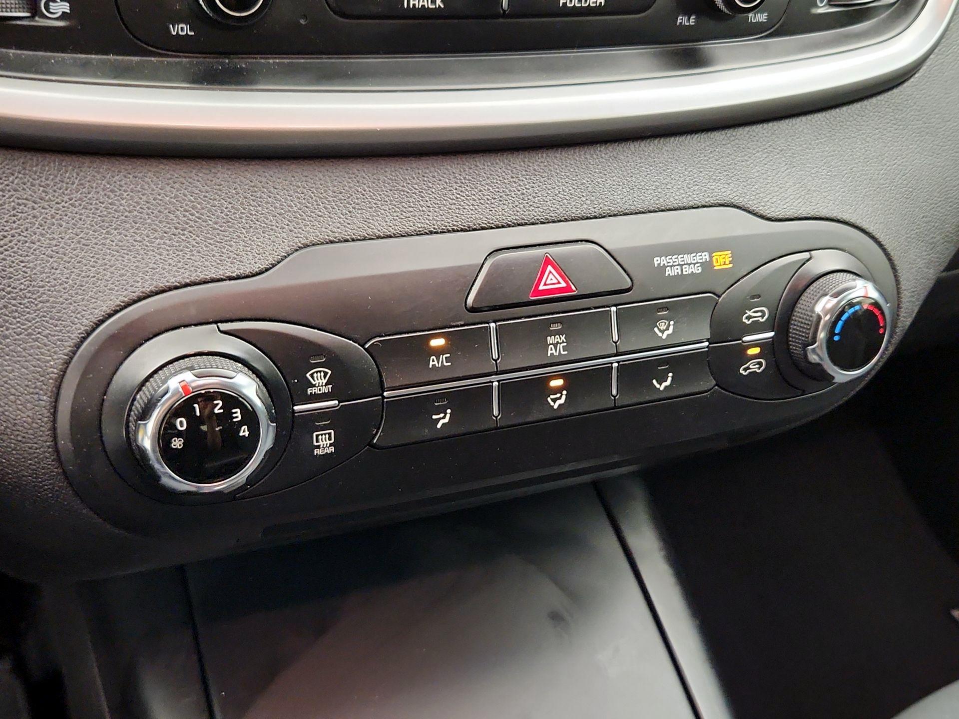 Thumbnail: 2017 Kia Sorento - 16