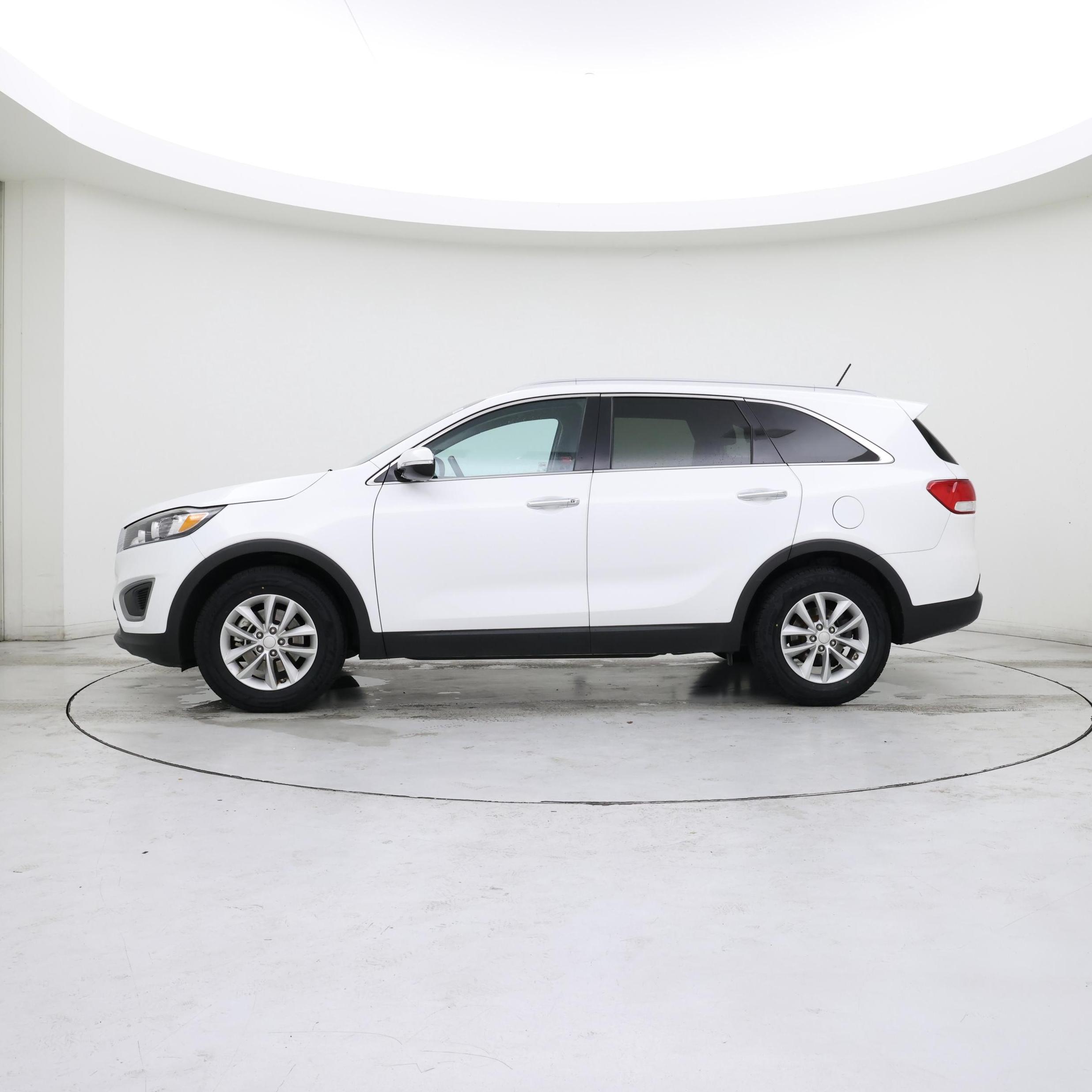 Thumbnail: 2017 Kia Sorento - 3
