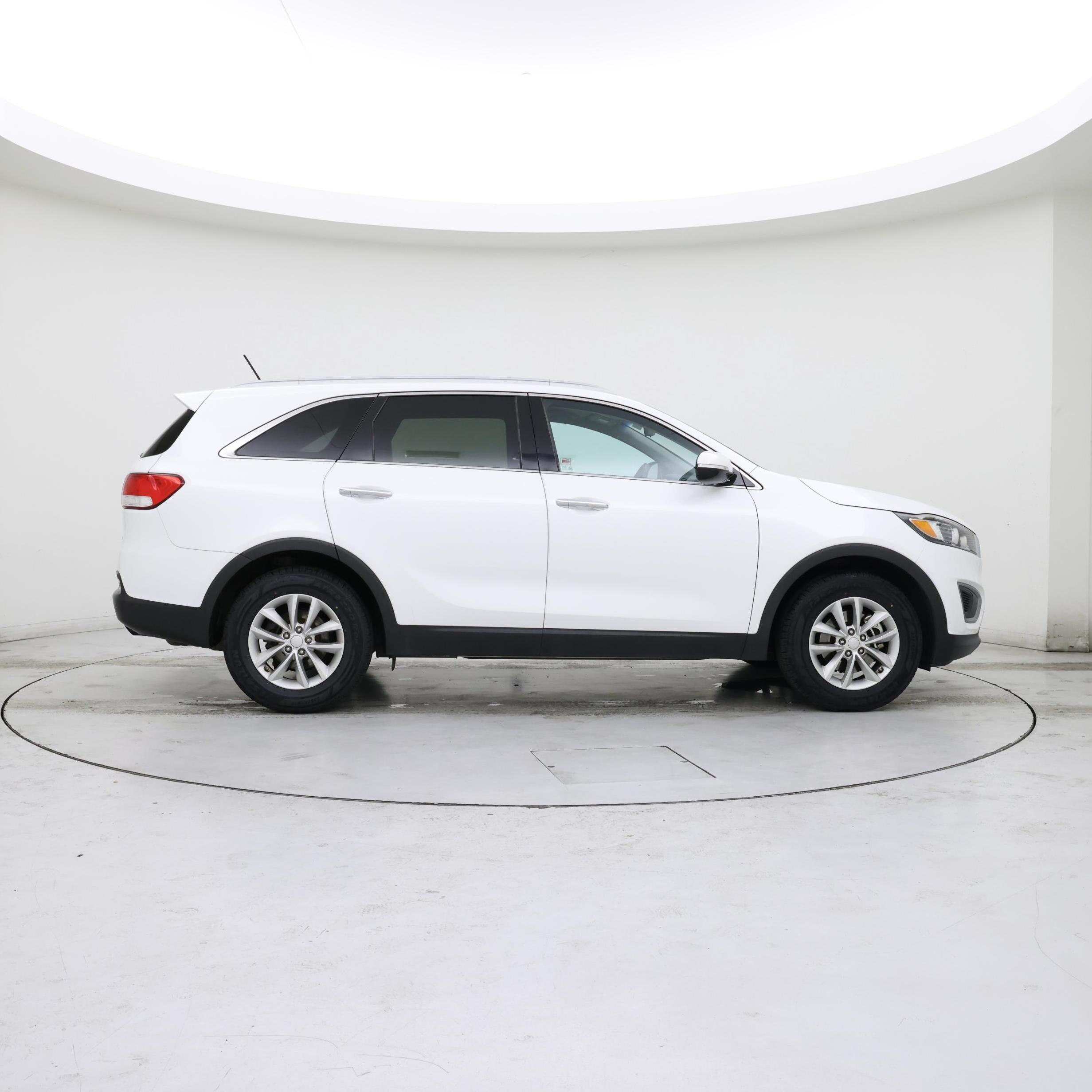 Thumbnail: 2017 Kia Sorento - 7