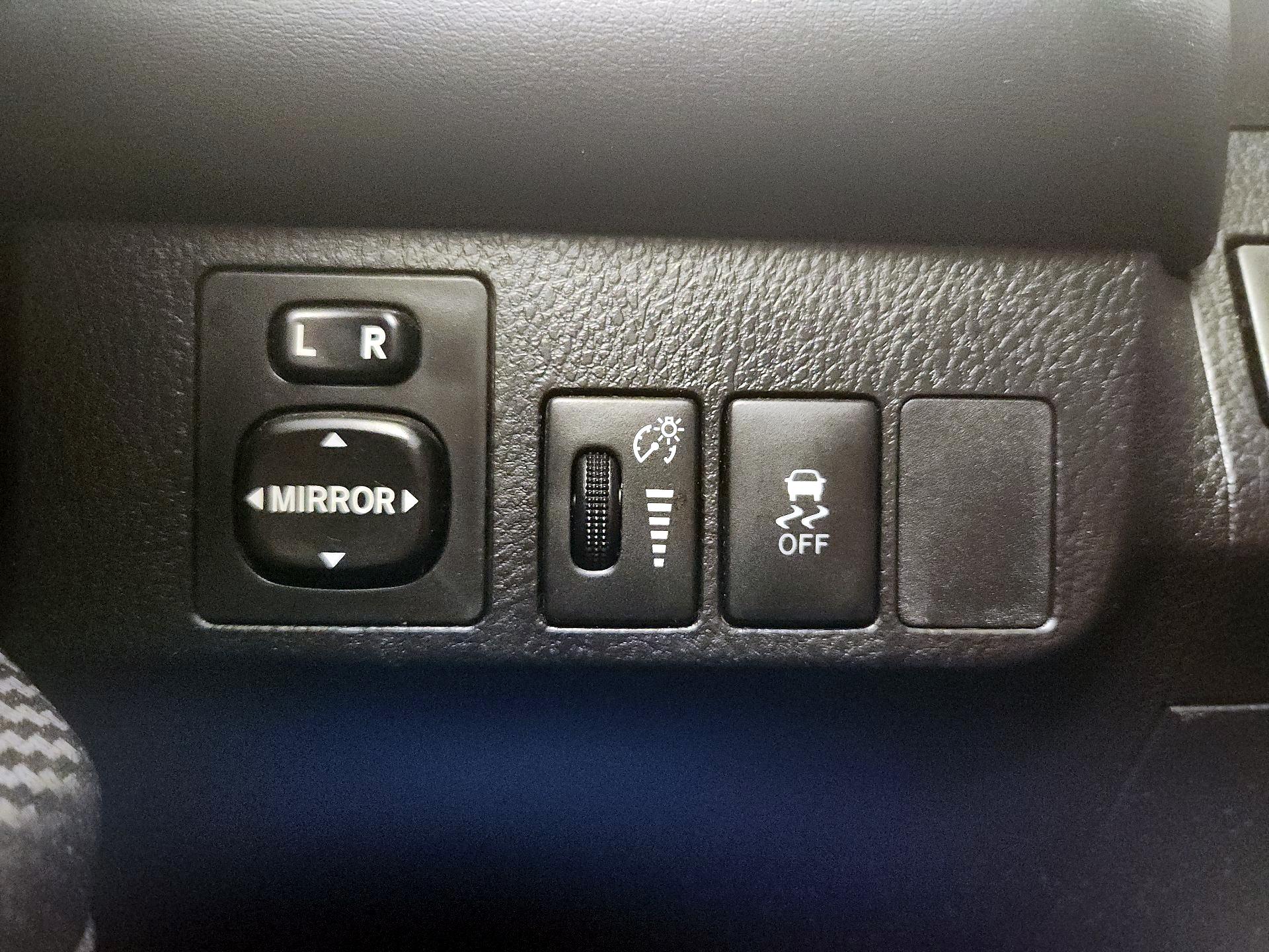 Thumbnail: 2015 Toyota RAV4 - 13