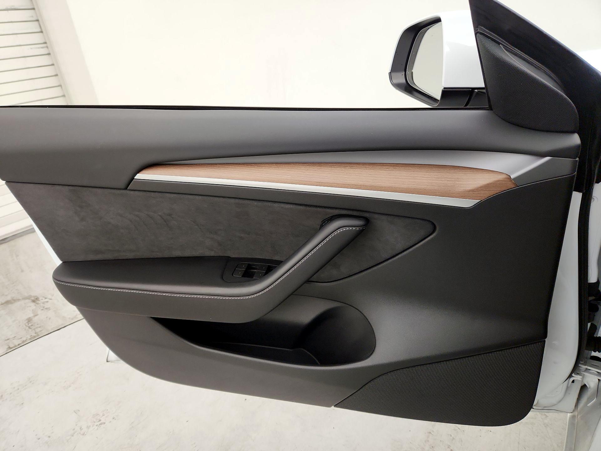 Thumbnail: 2023 Tesla Model 3 - 12