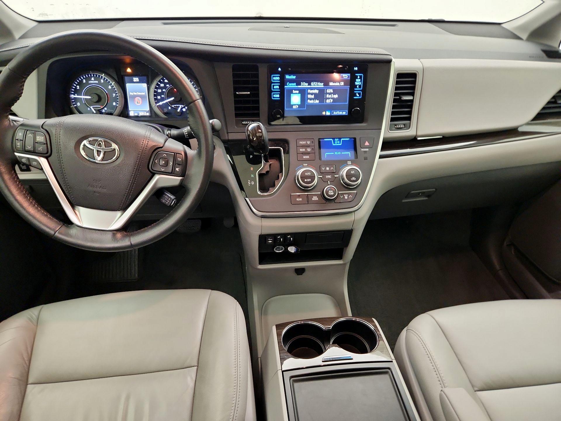 Thumbnail: 2015 Toyota Sienna - 9