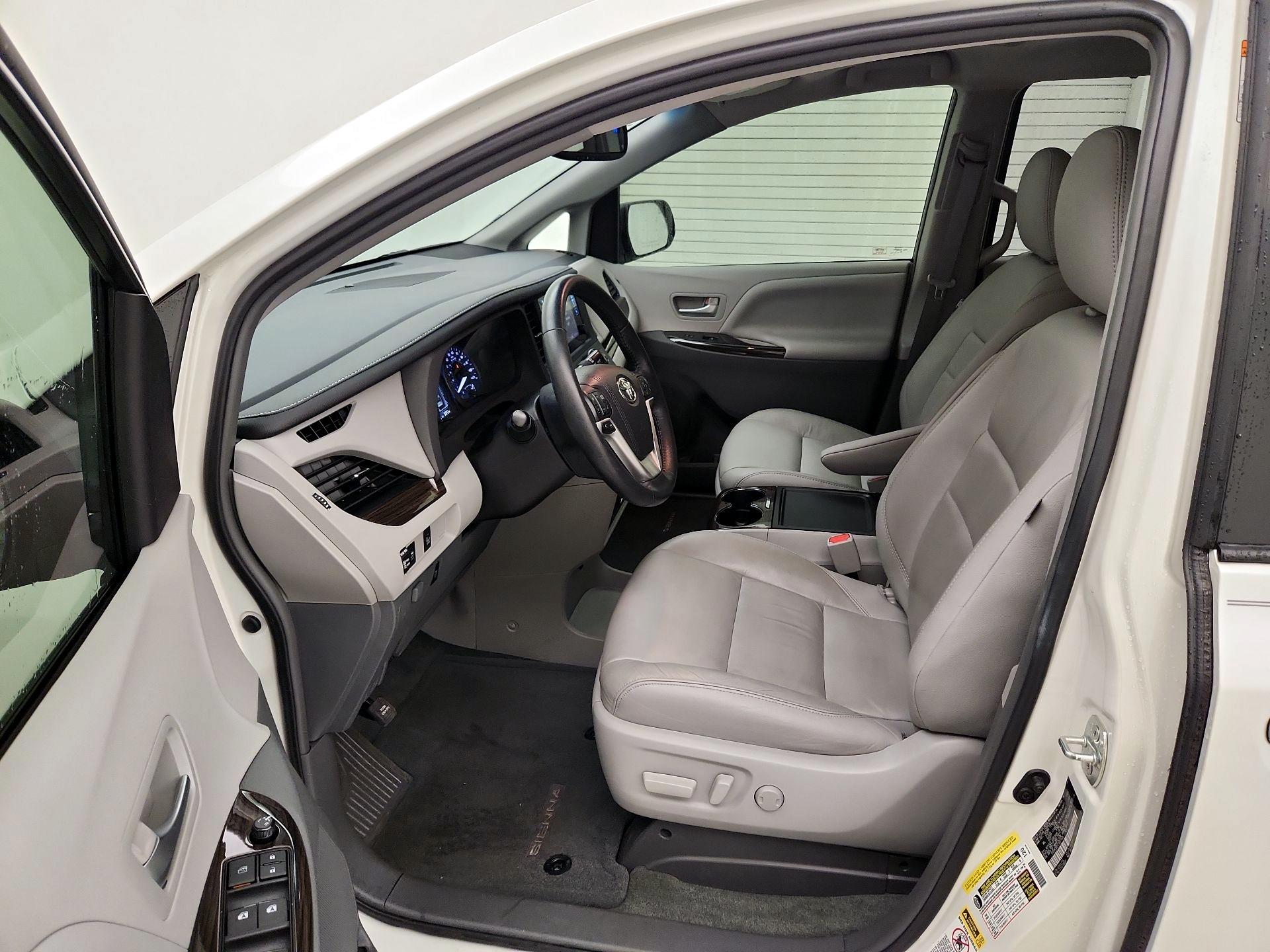 Thumbnail: 2015 Toyota Sienna - 11